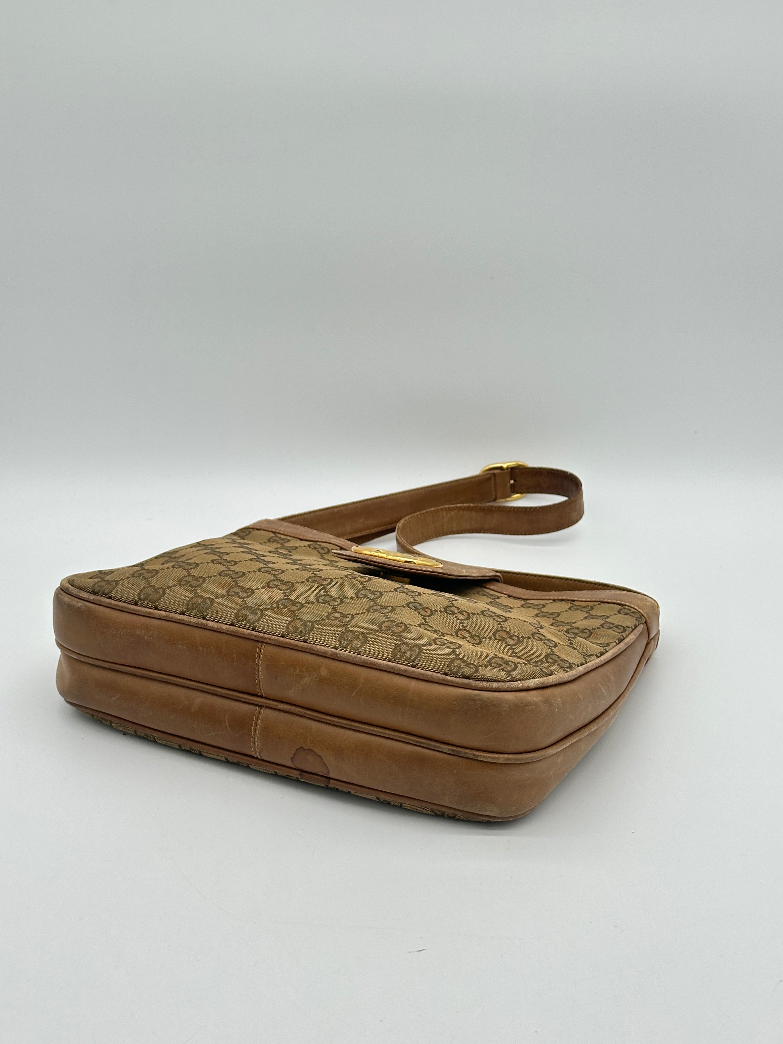 Gucci Supreme Saddle Shoulderbag