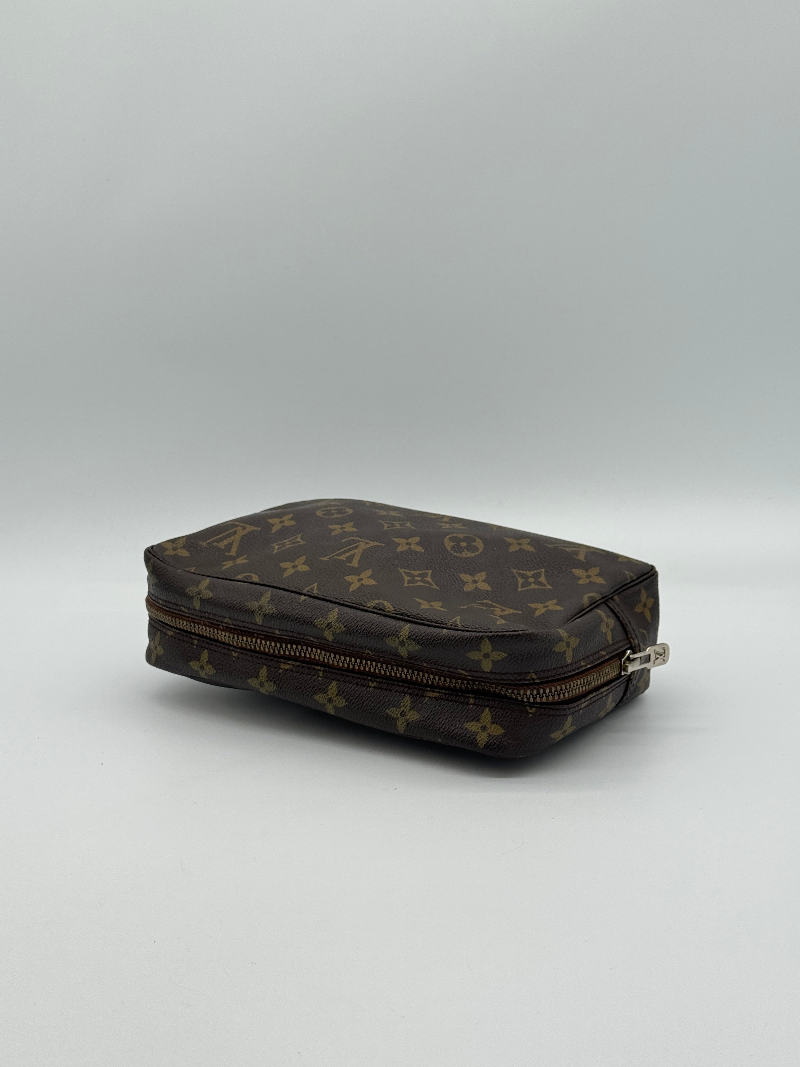Louis Vuitton Trousse 23