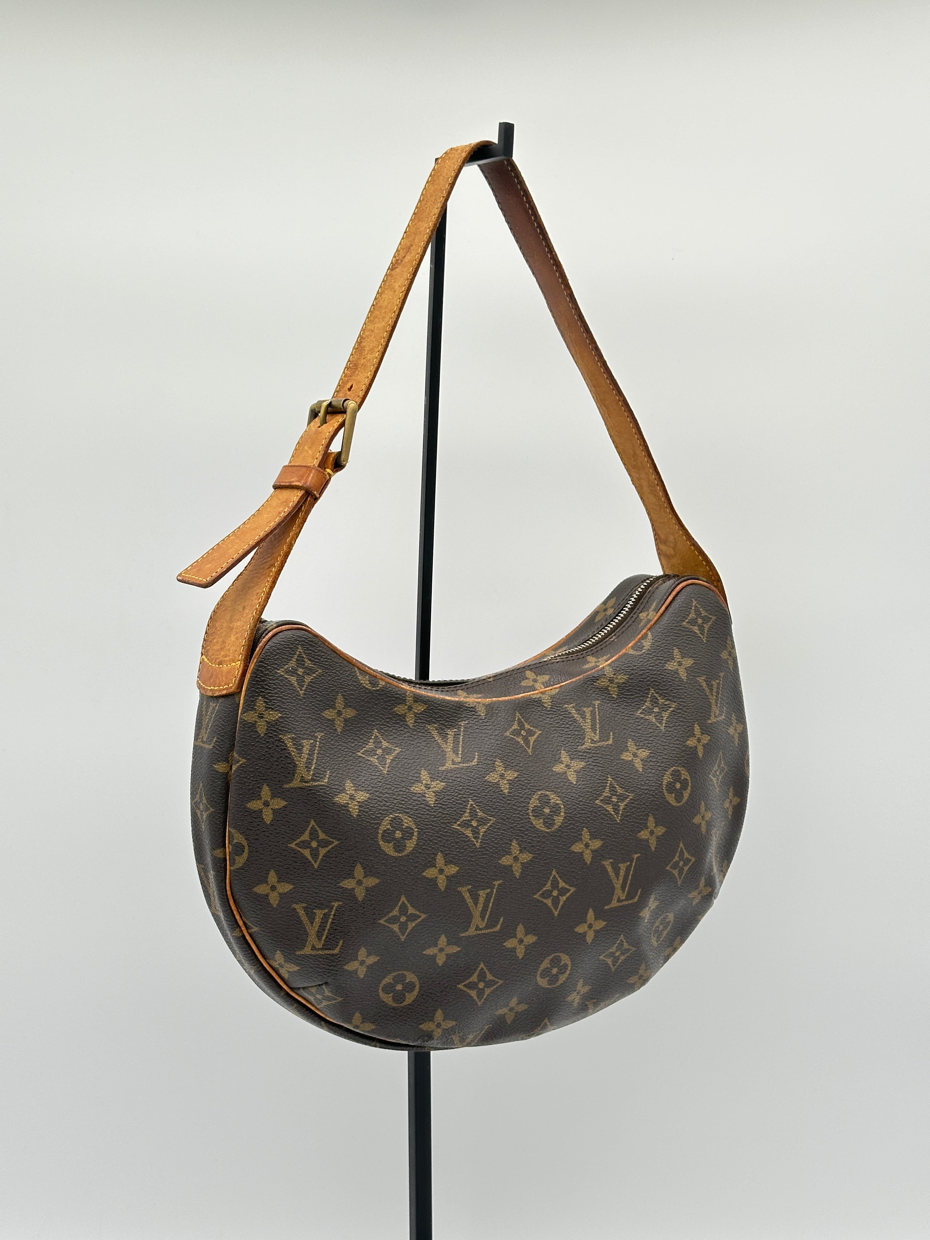 Louis Vuitton Croissant MM