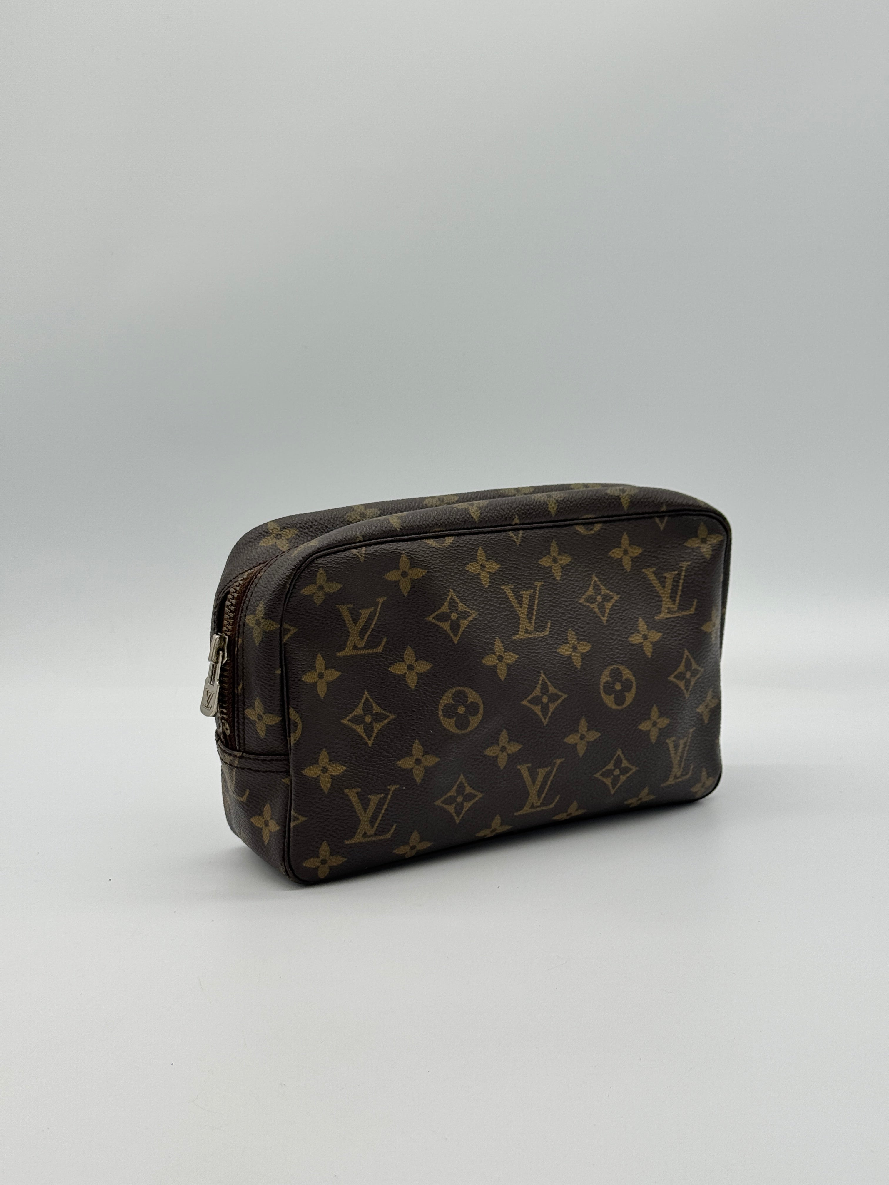 Louis Vuitton Trousse 23