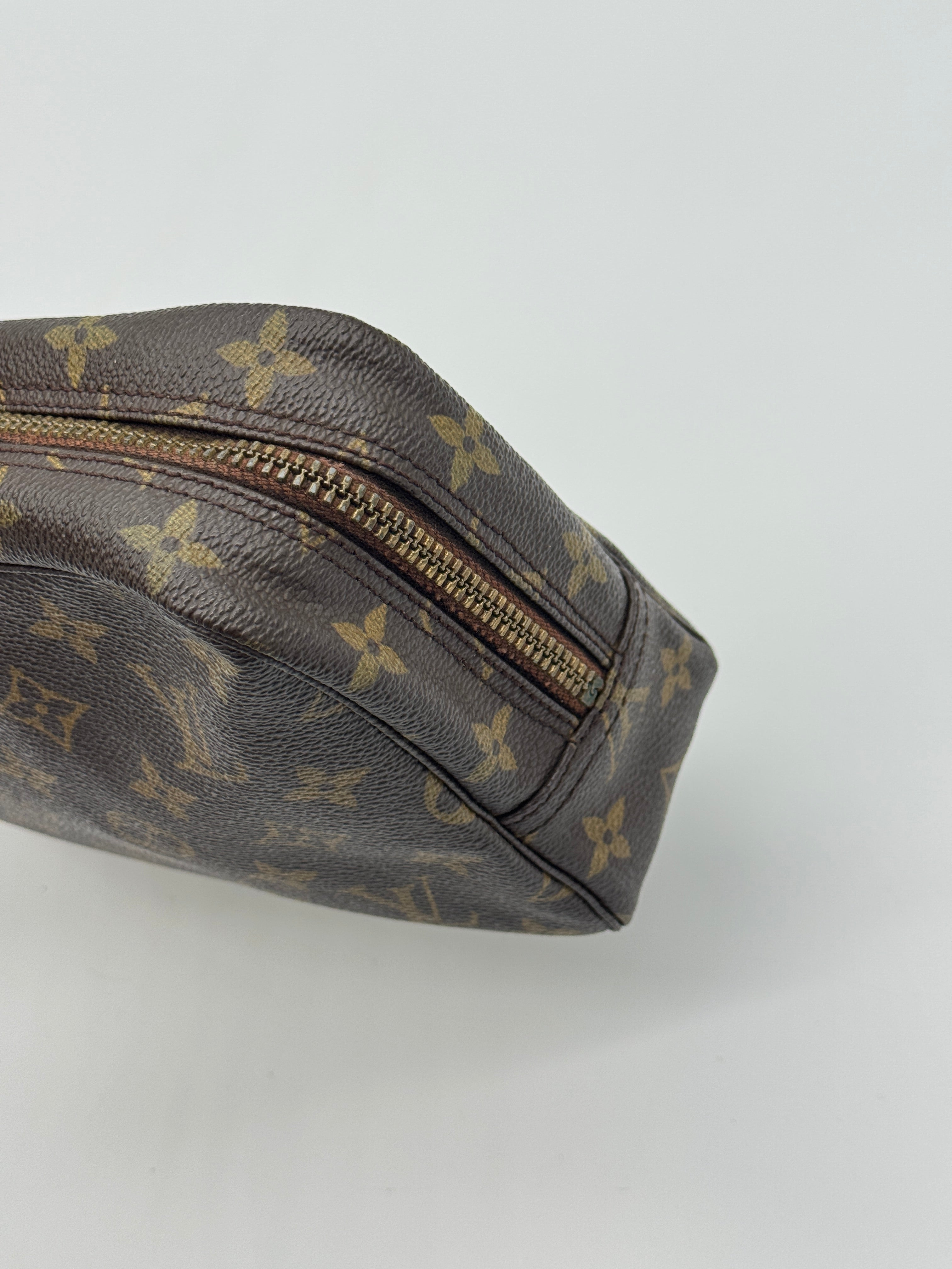 Louis Vuitton Trousse 23