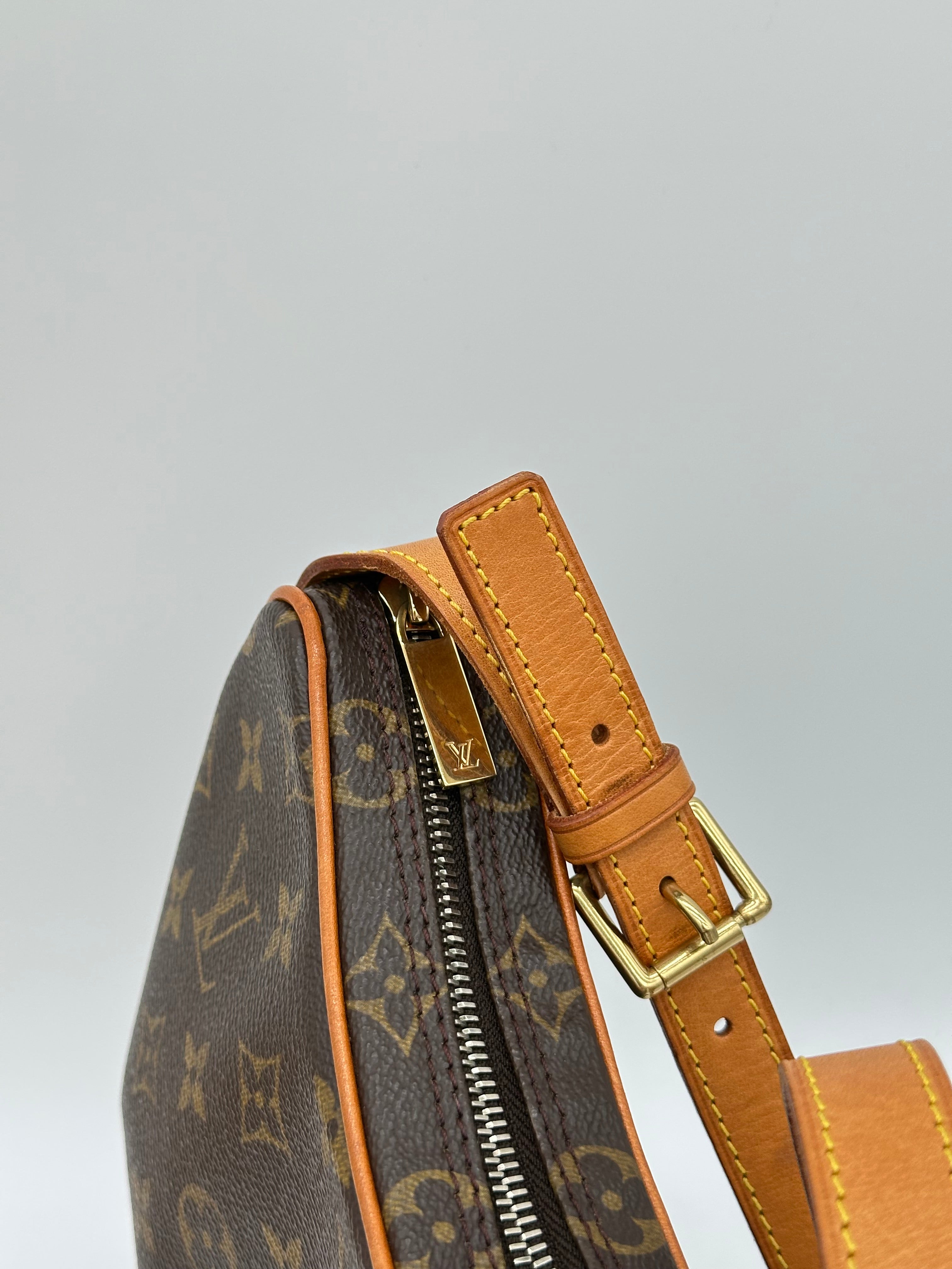 Louis Vuitton Croissant PM