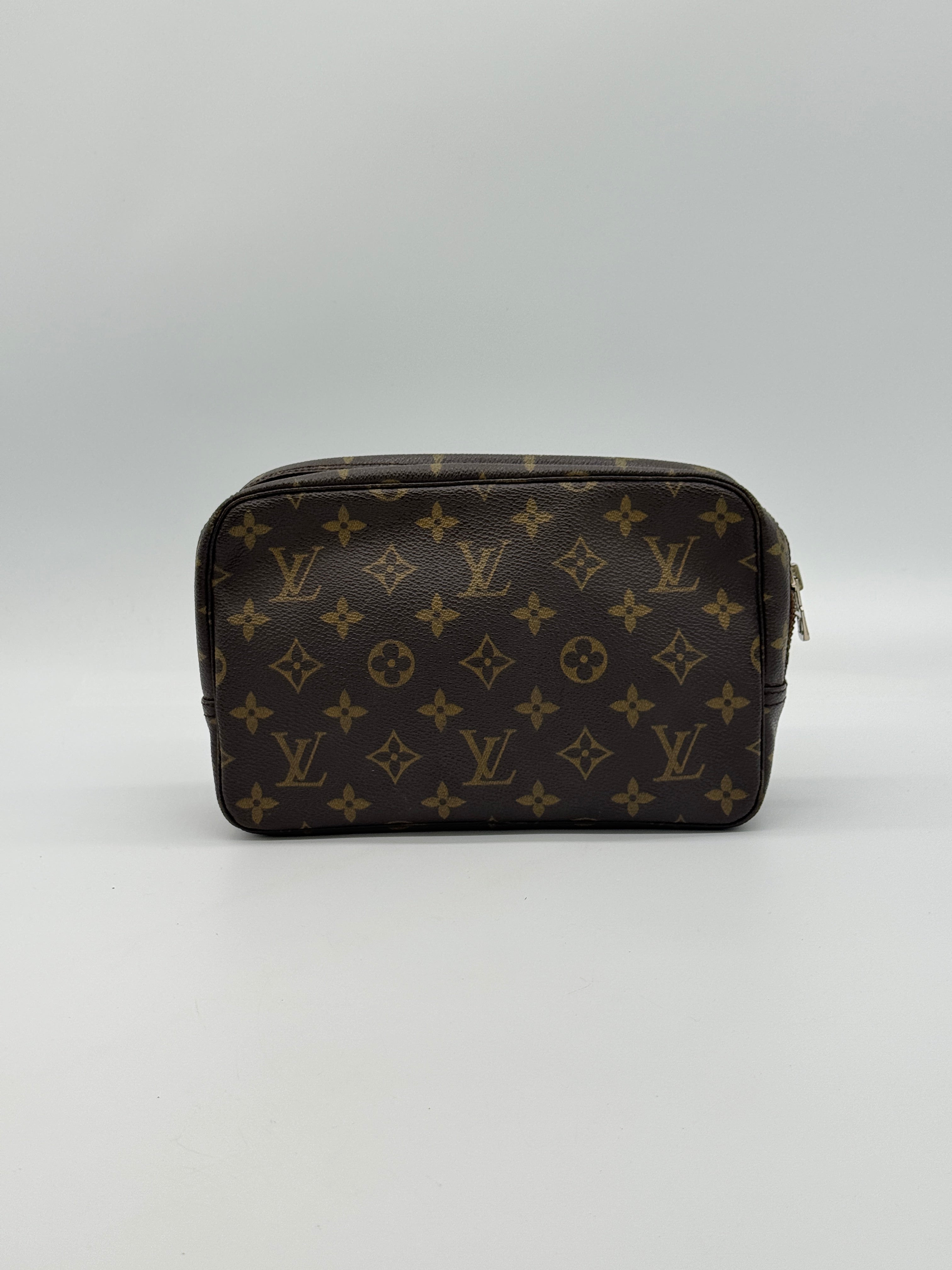 Louis Vuitton Trousse 23