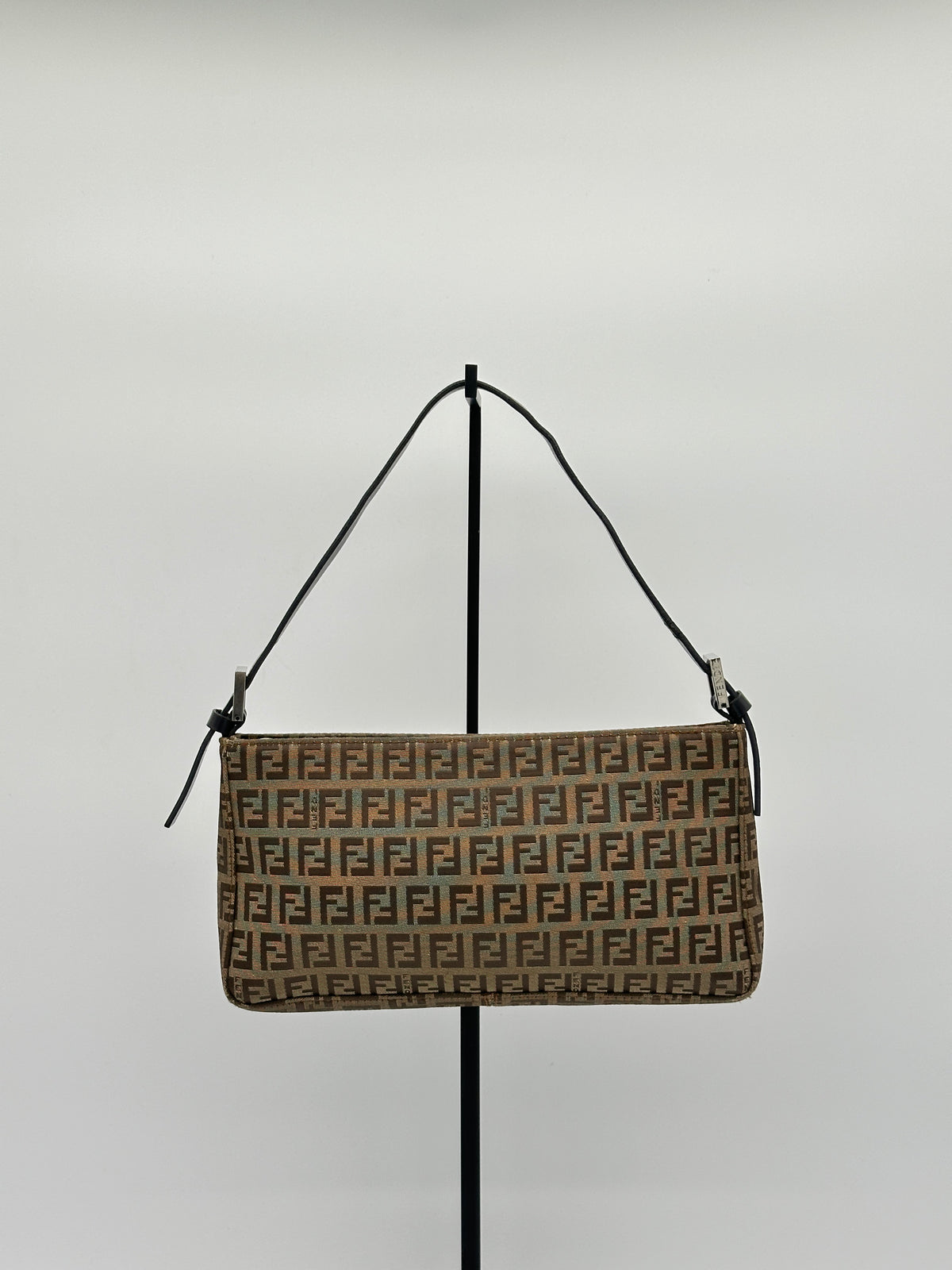 Pre-loved Zucchino Canvas | Pepper Luxury Vintage display picture 2