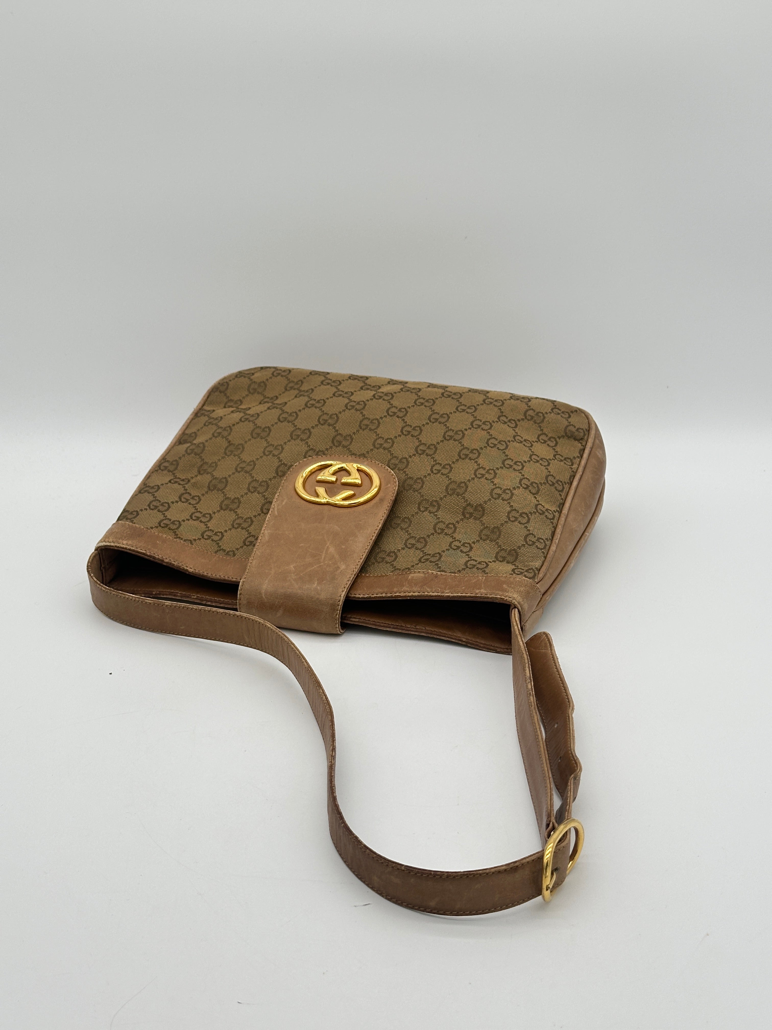 Gucci Supreme Saddle Shoulderbag