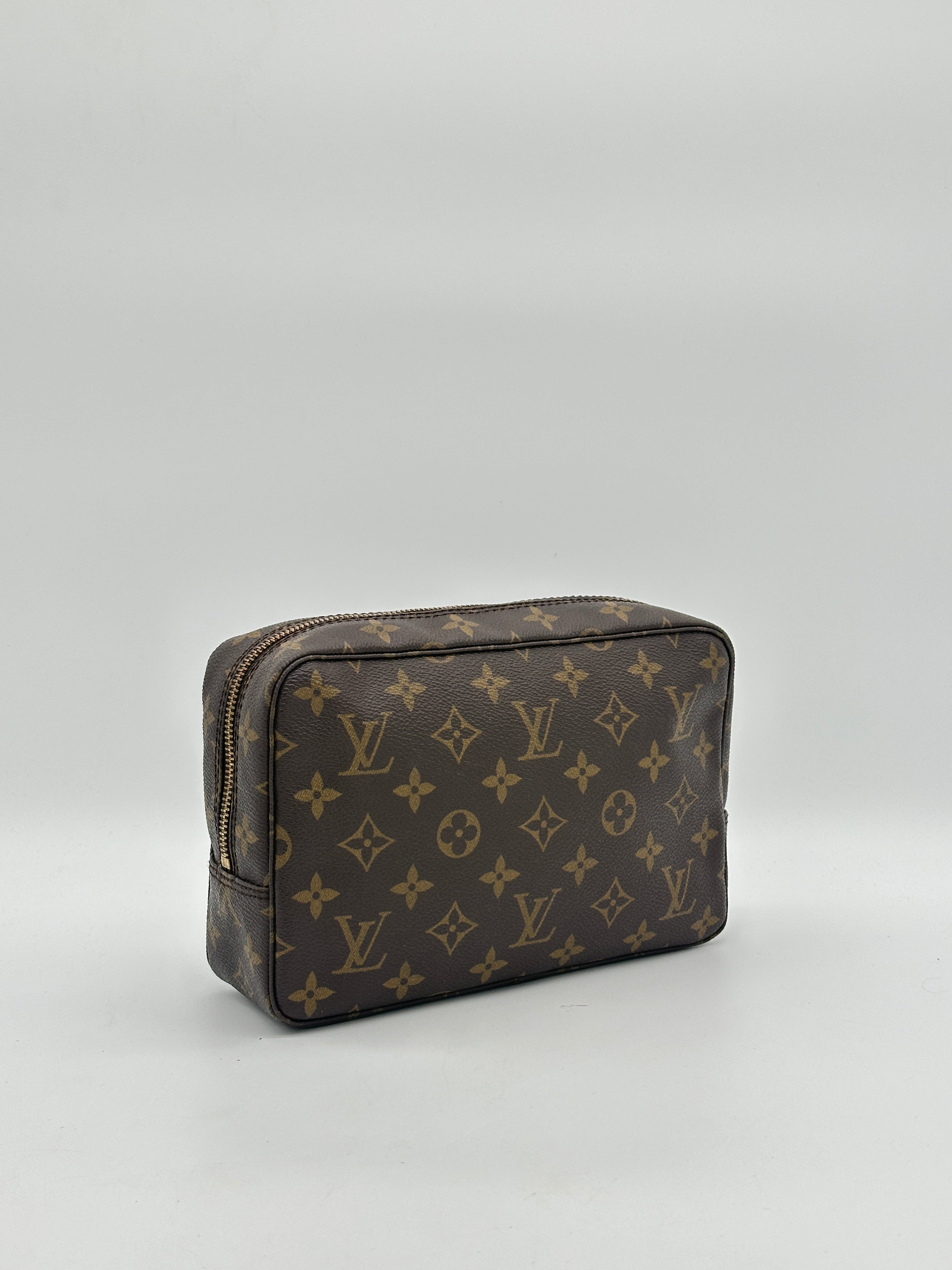 Louis Vuitton Trousse 23