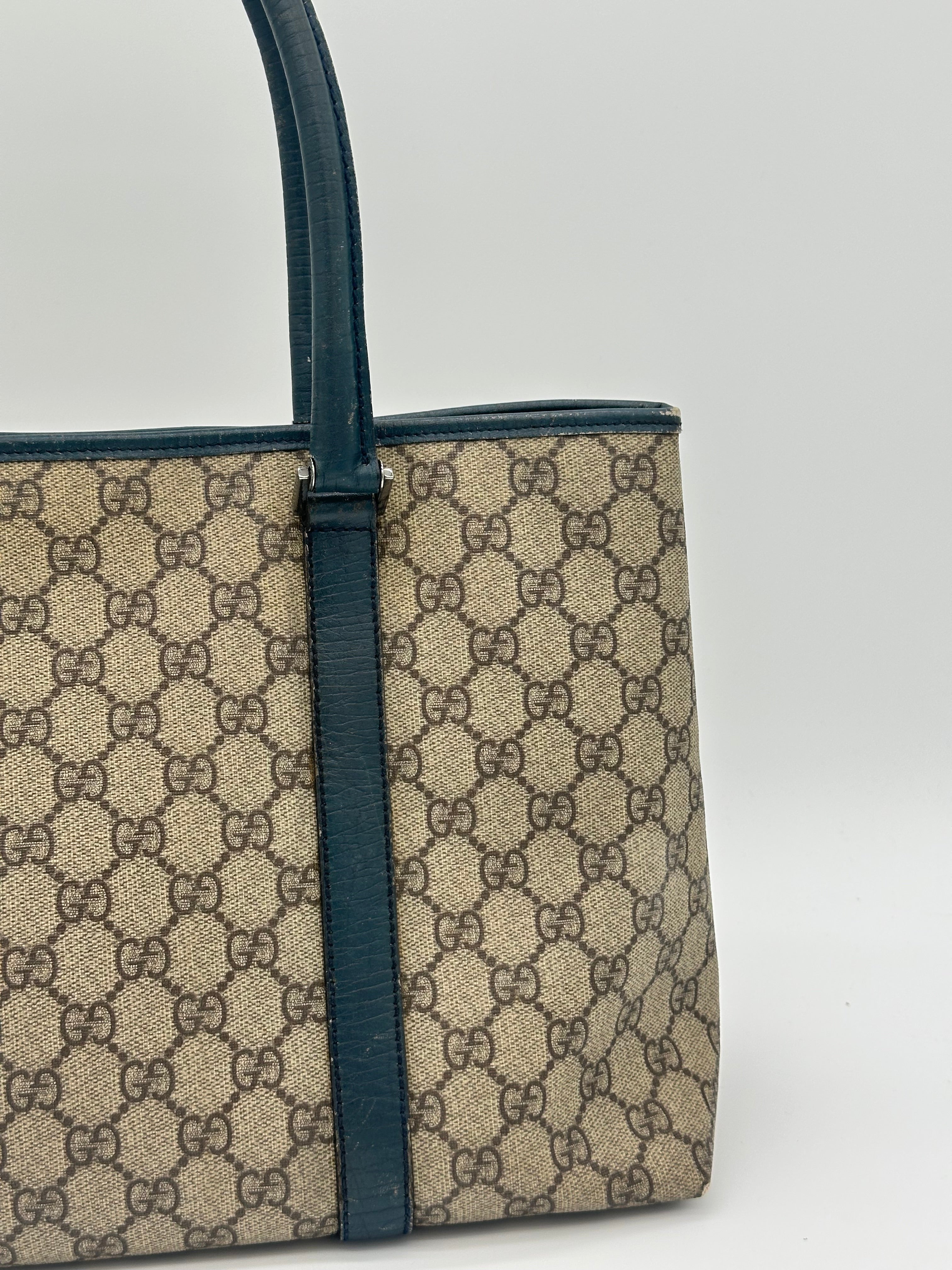 Gucci Medium Supreme Tote Bag