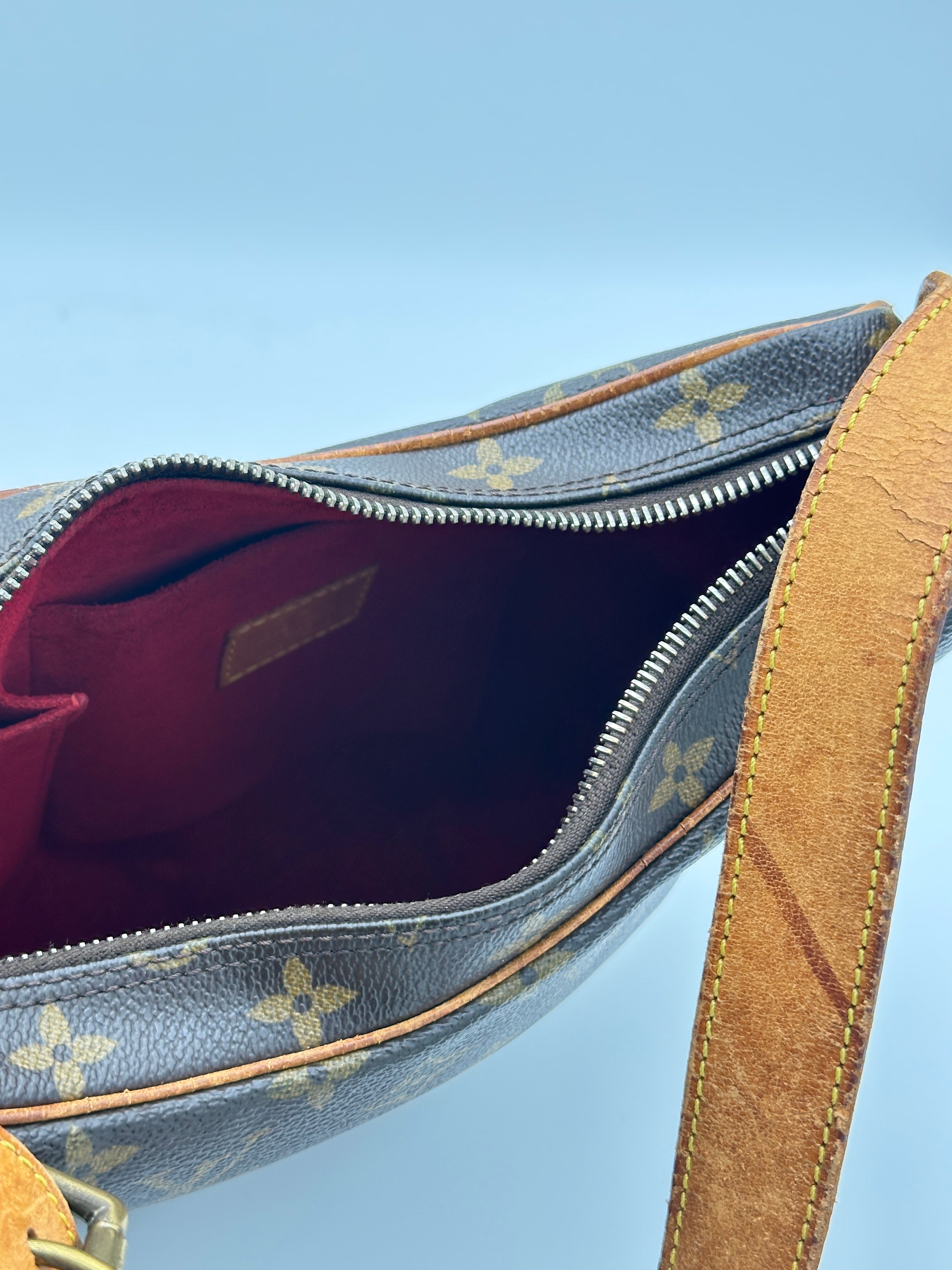 Louis Vuitton Croissant MM