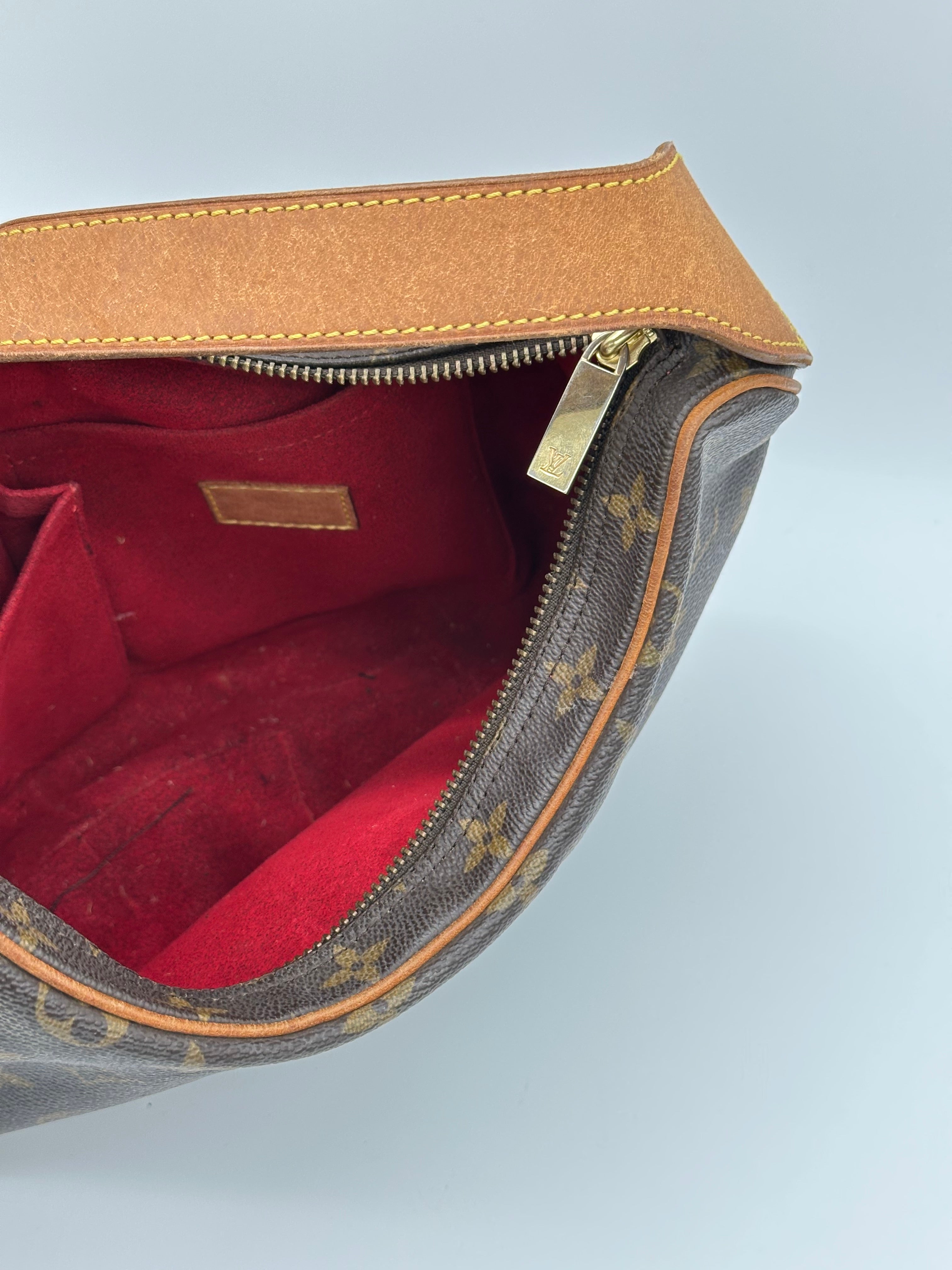Louis Vuitton Croissant MM