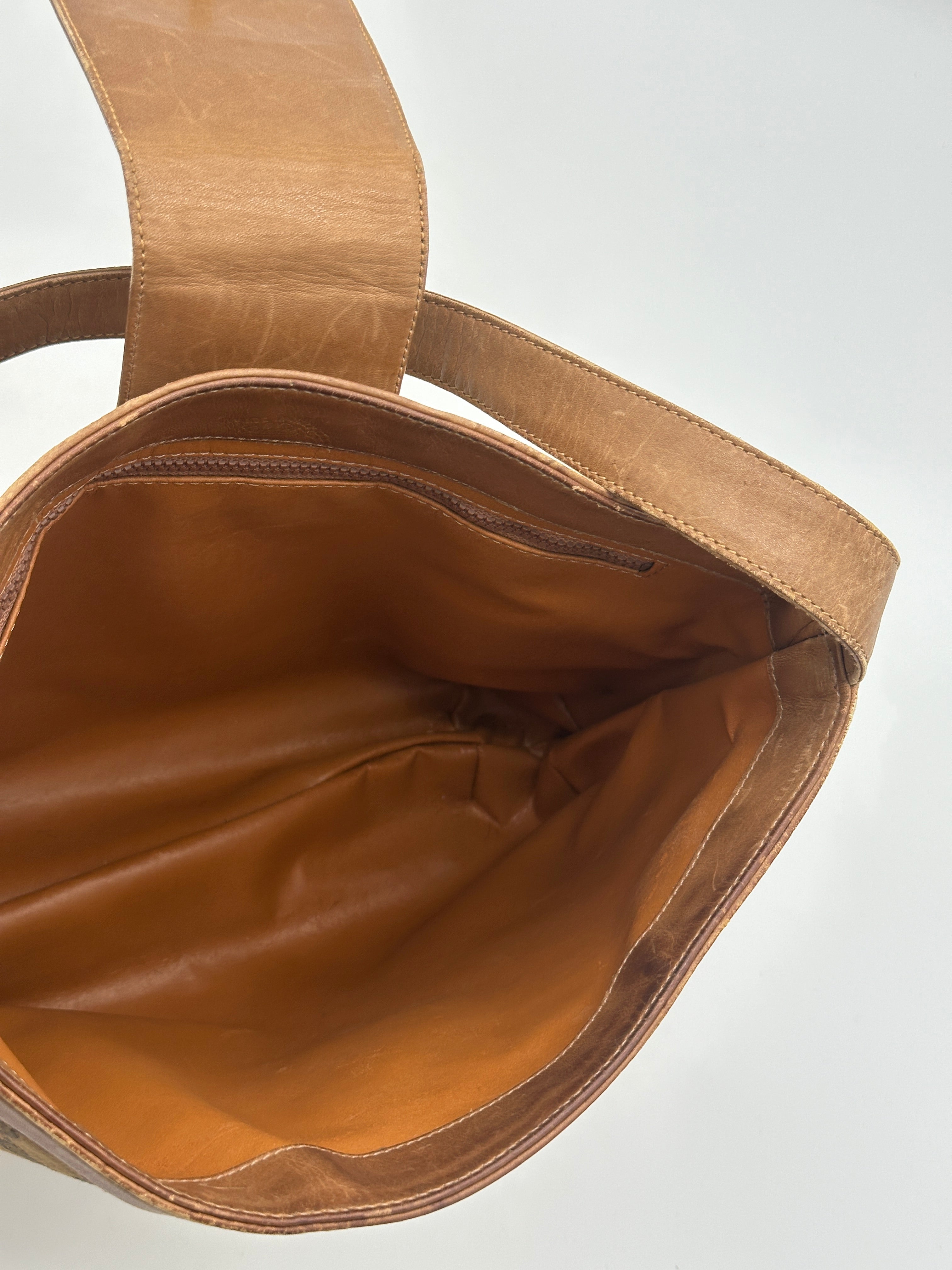 Gucci Supreme Saddle Shoulderbag