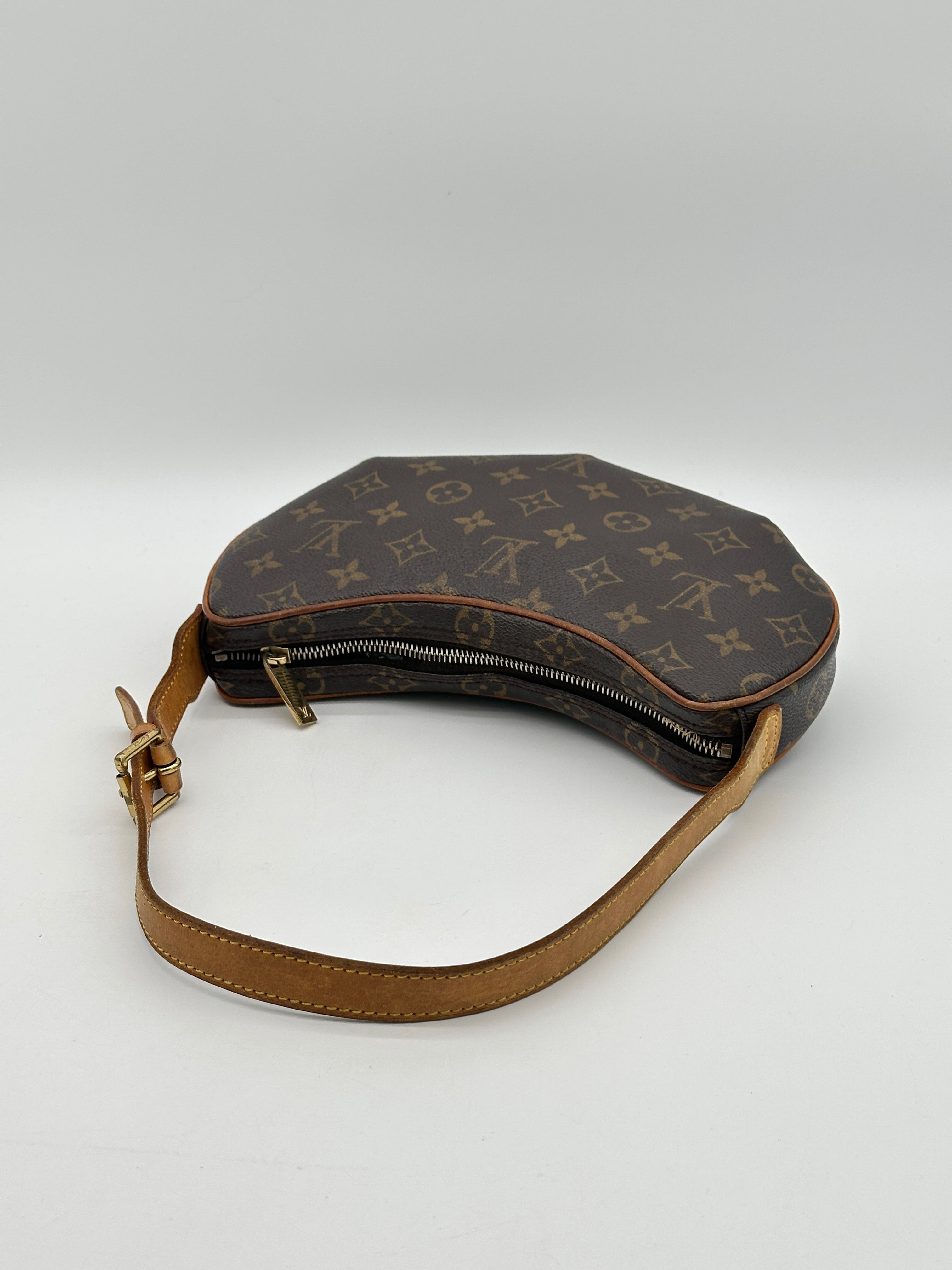 Louis Vuitton Croissant PM