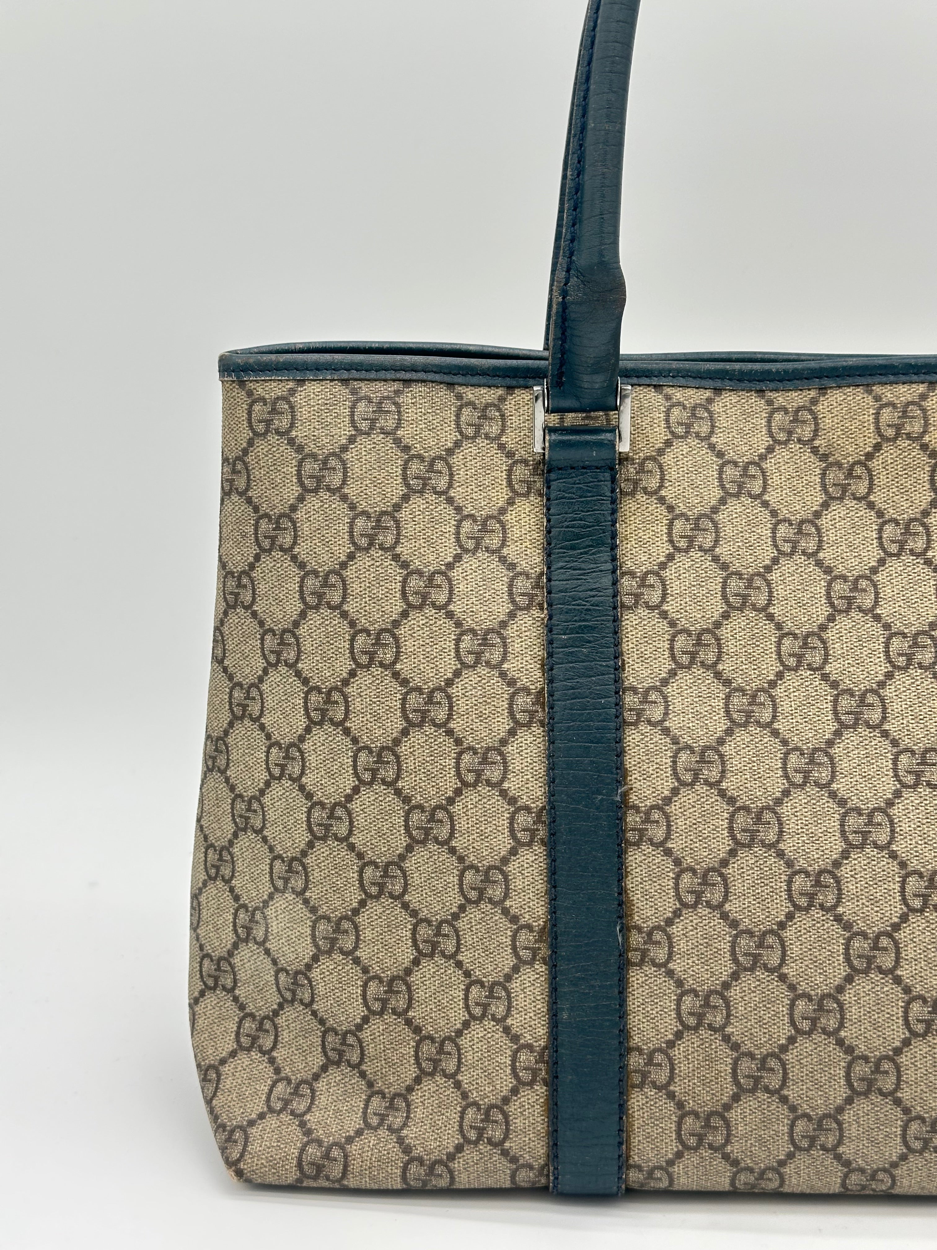 Gucci Medium Supreme Tote Bag