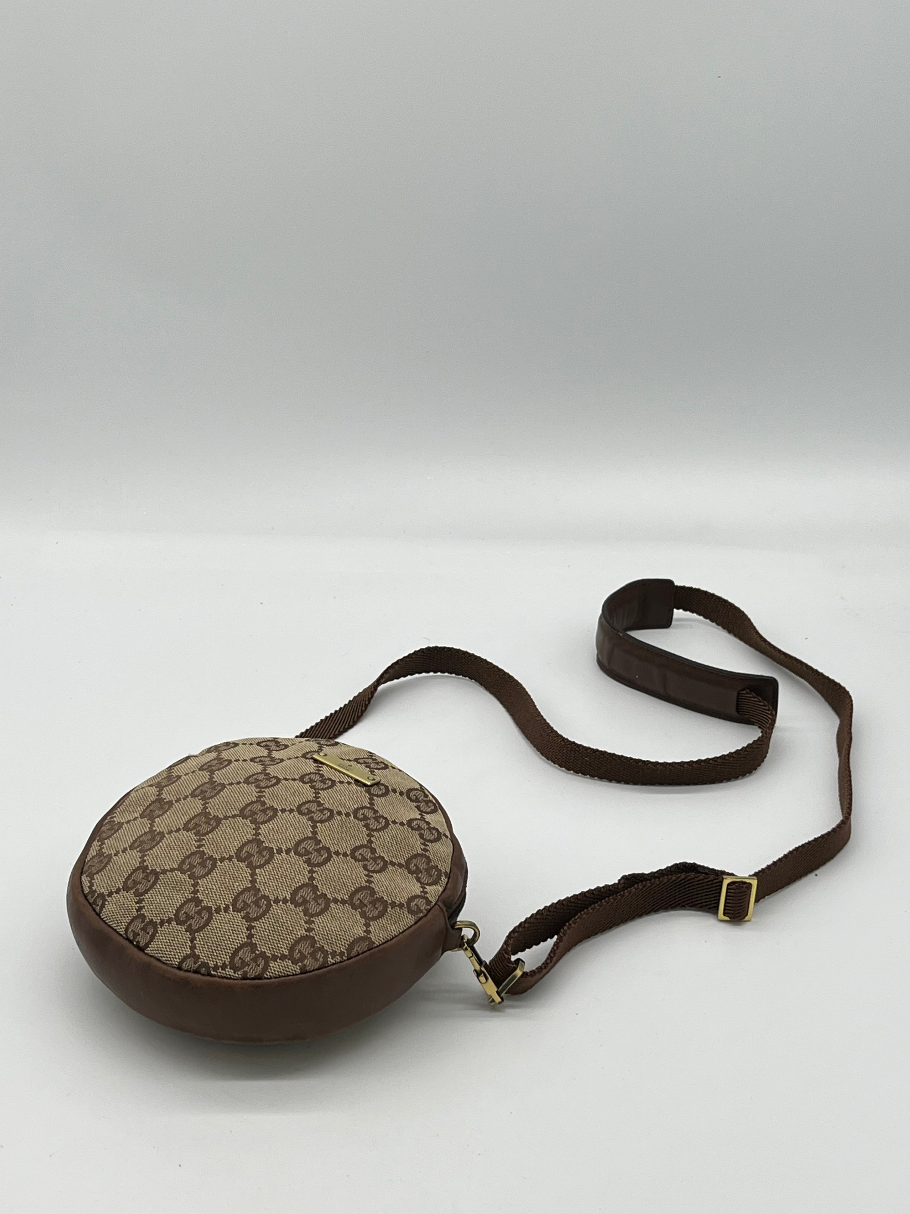 Gucci Round Canvas
