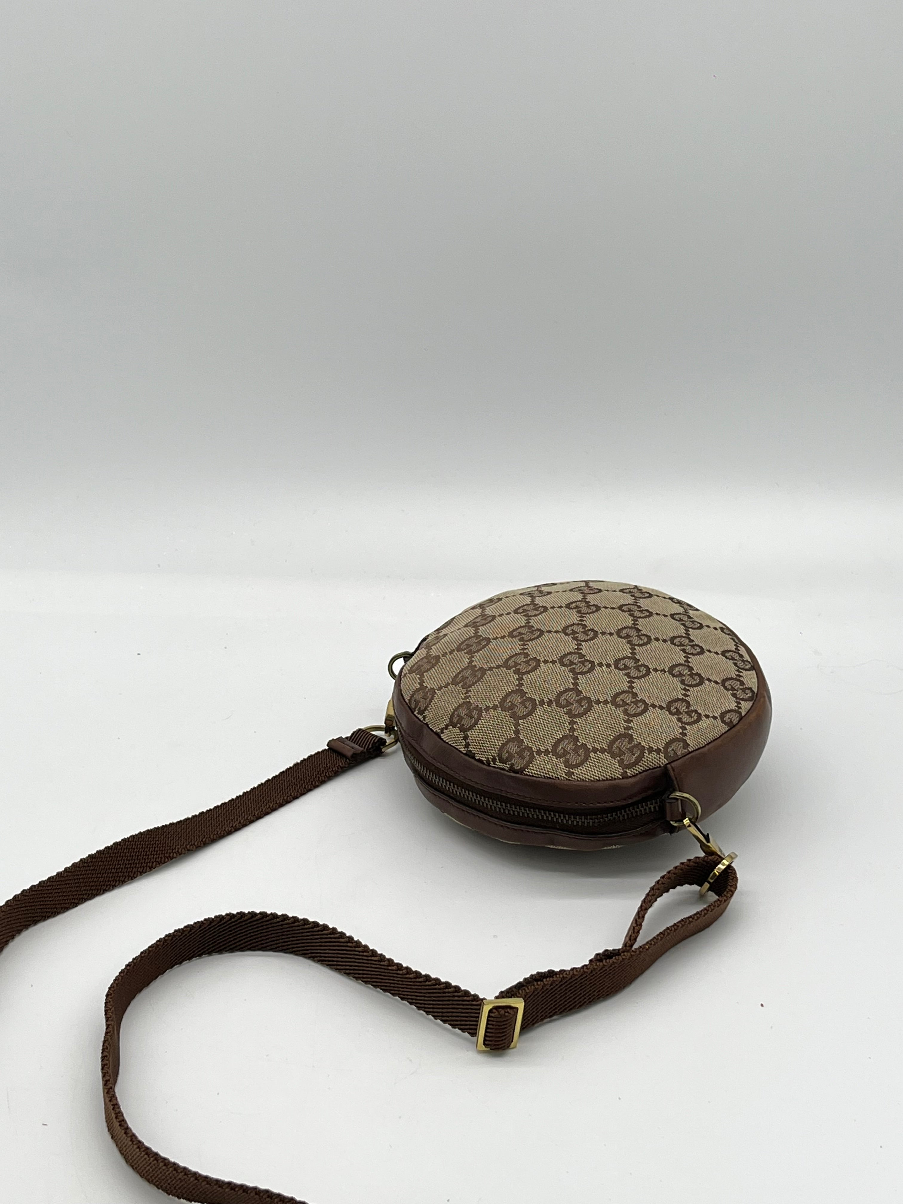 Gucci Round Canvas