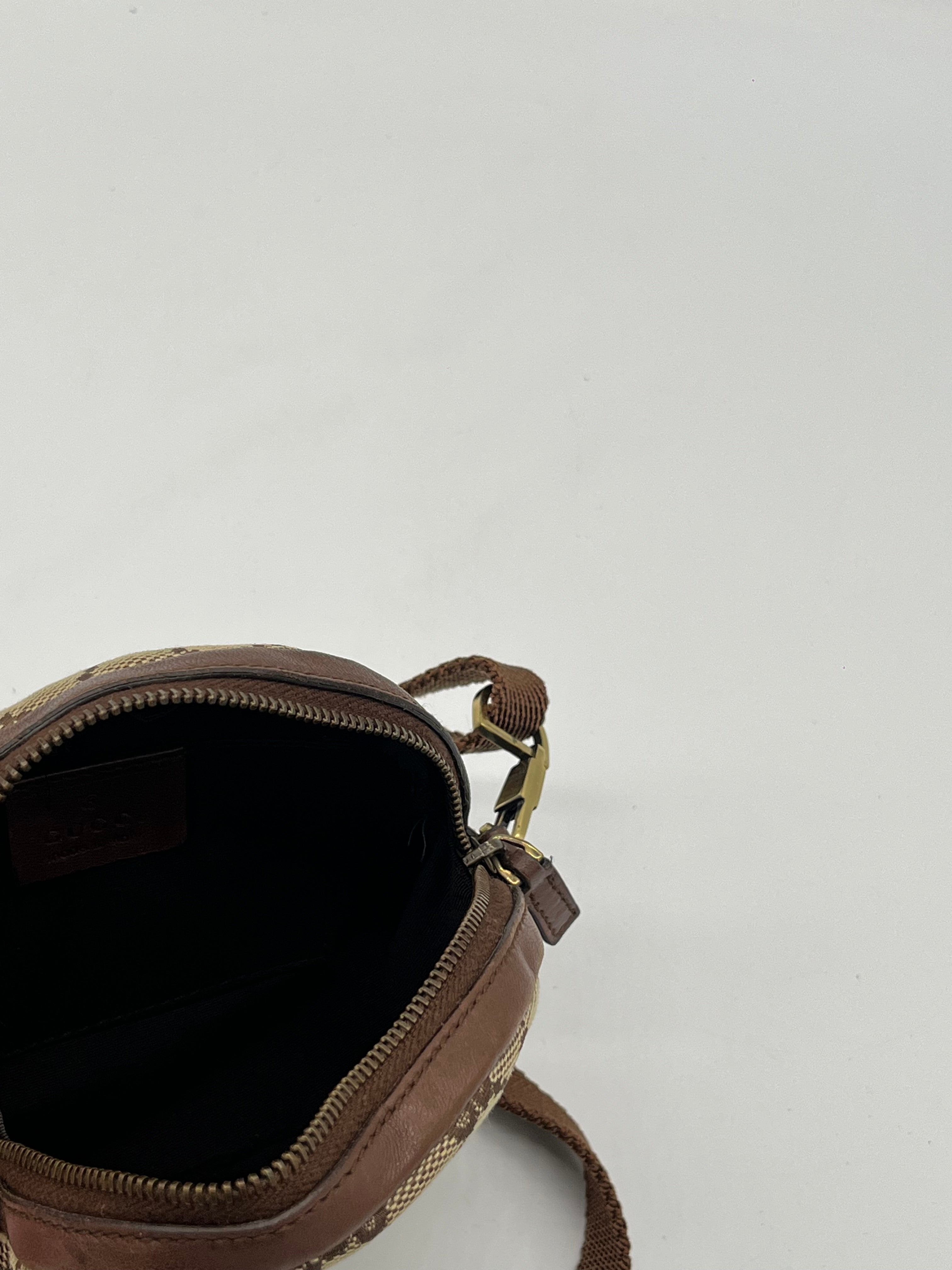 Gucci Round Canvas