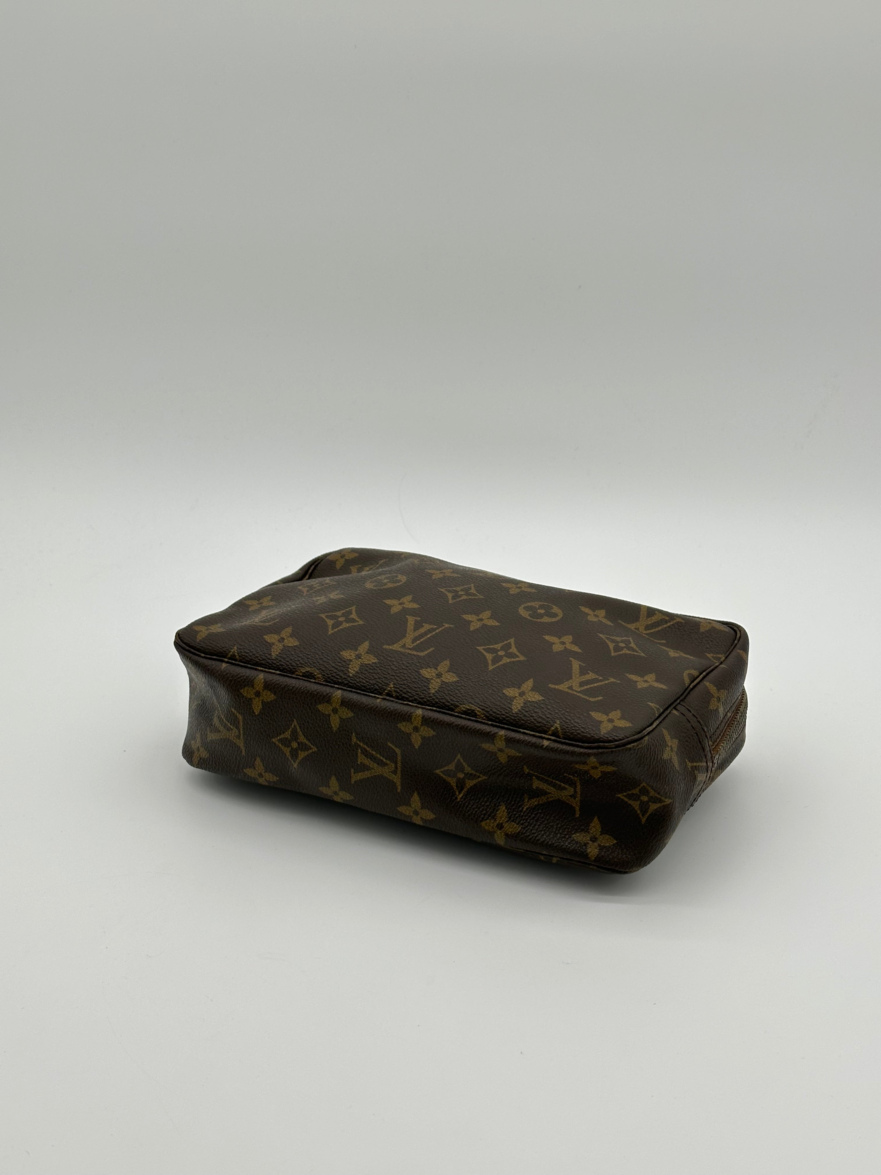 Louis Vuitton Trousse 23