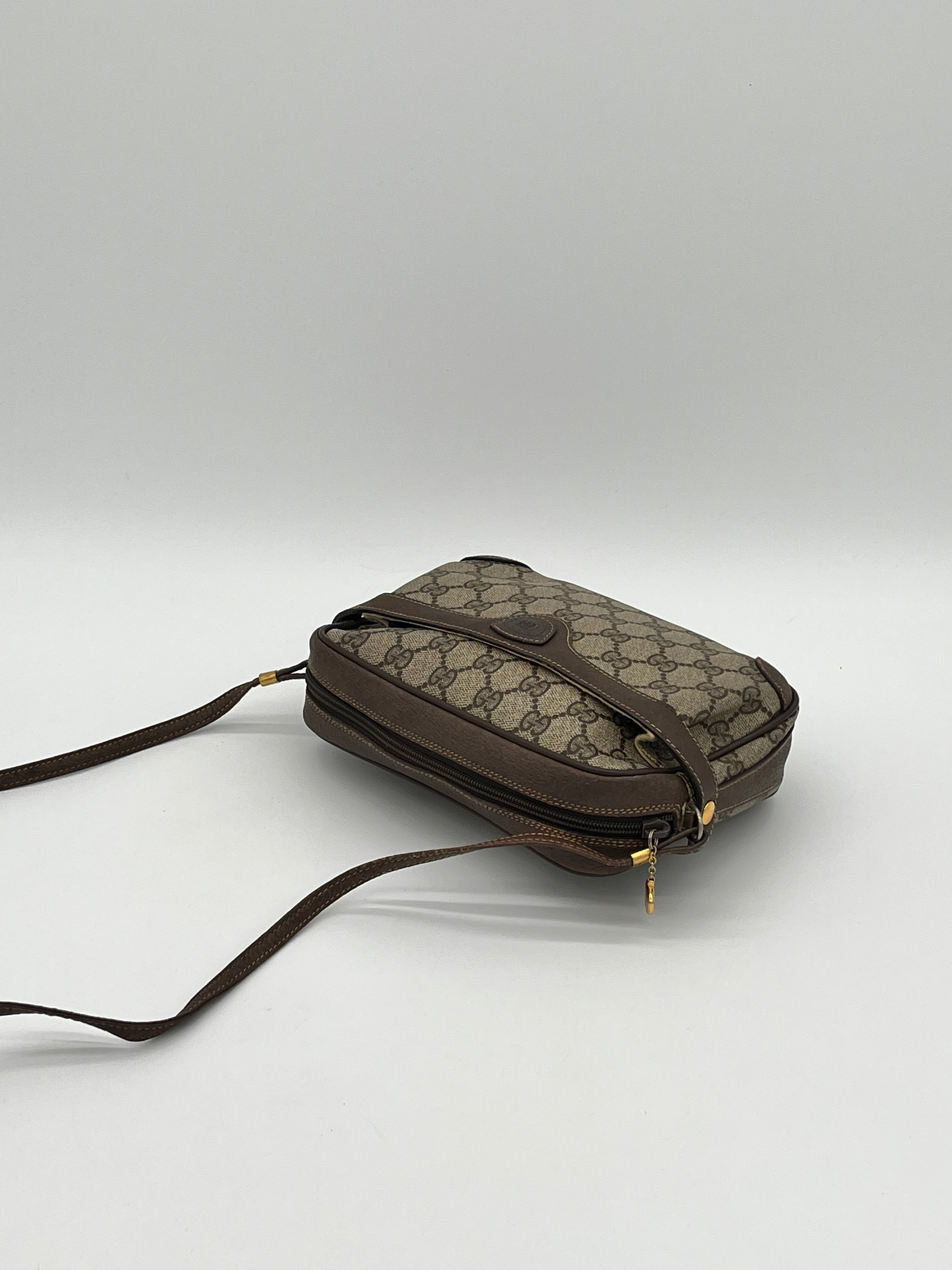 Gucci Supreme Shoulderbag