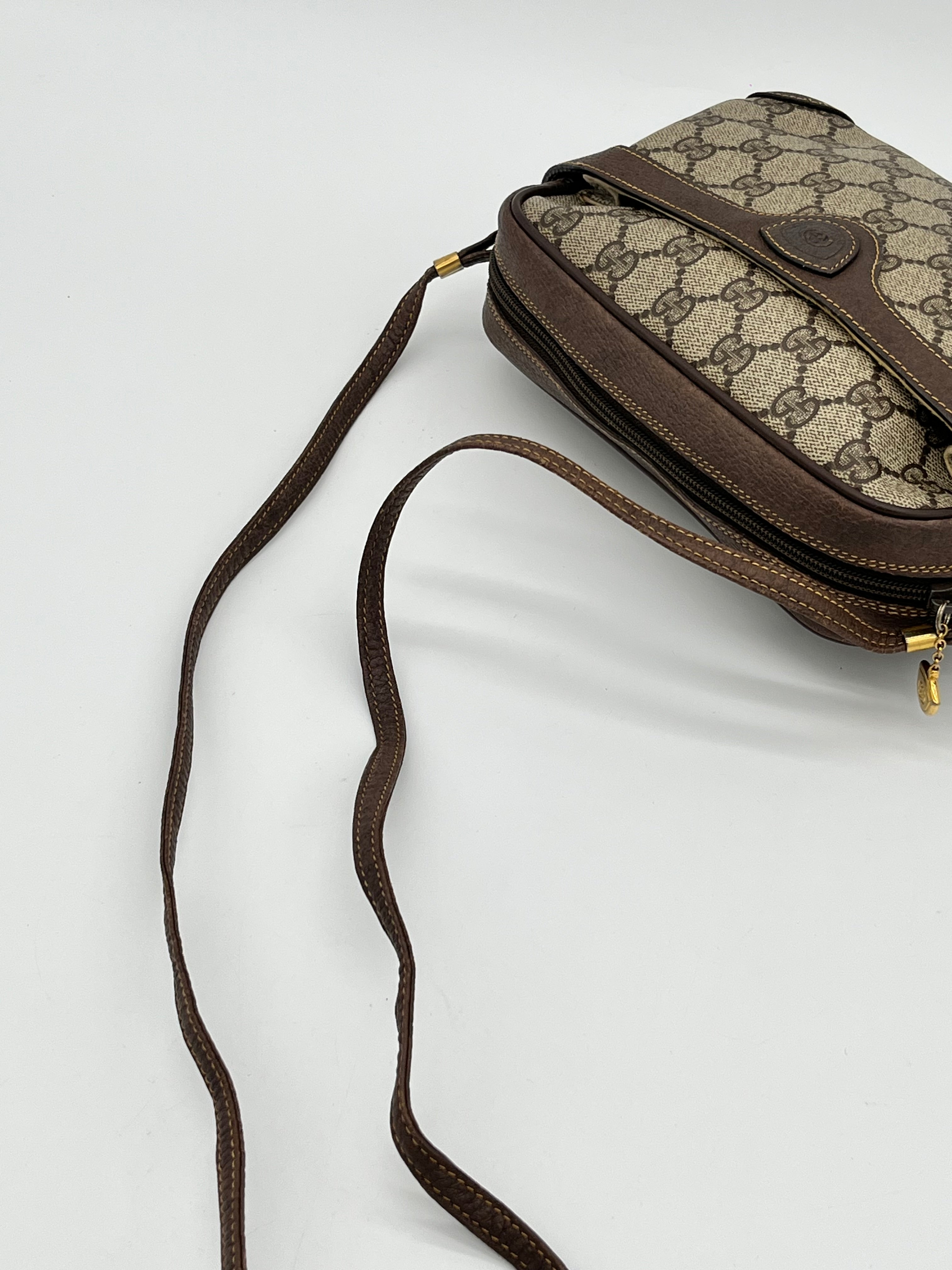Gucci Supreme Shoulderbag