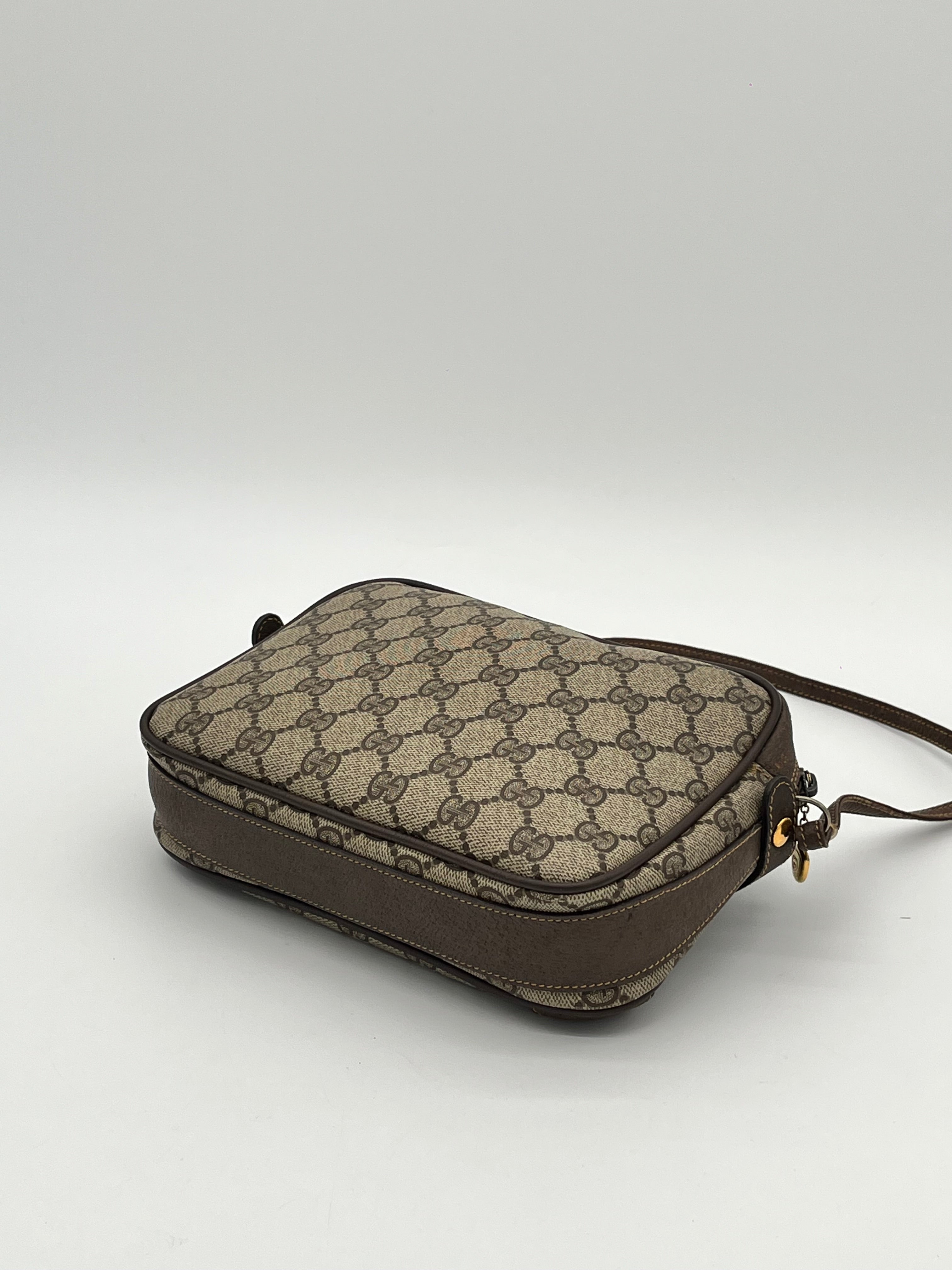 Gucci Supreme Shoulderbag