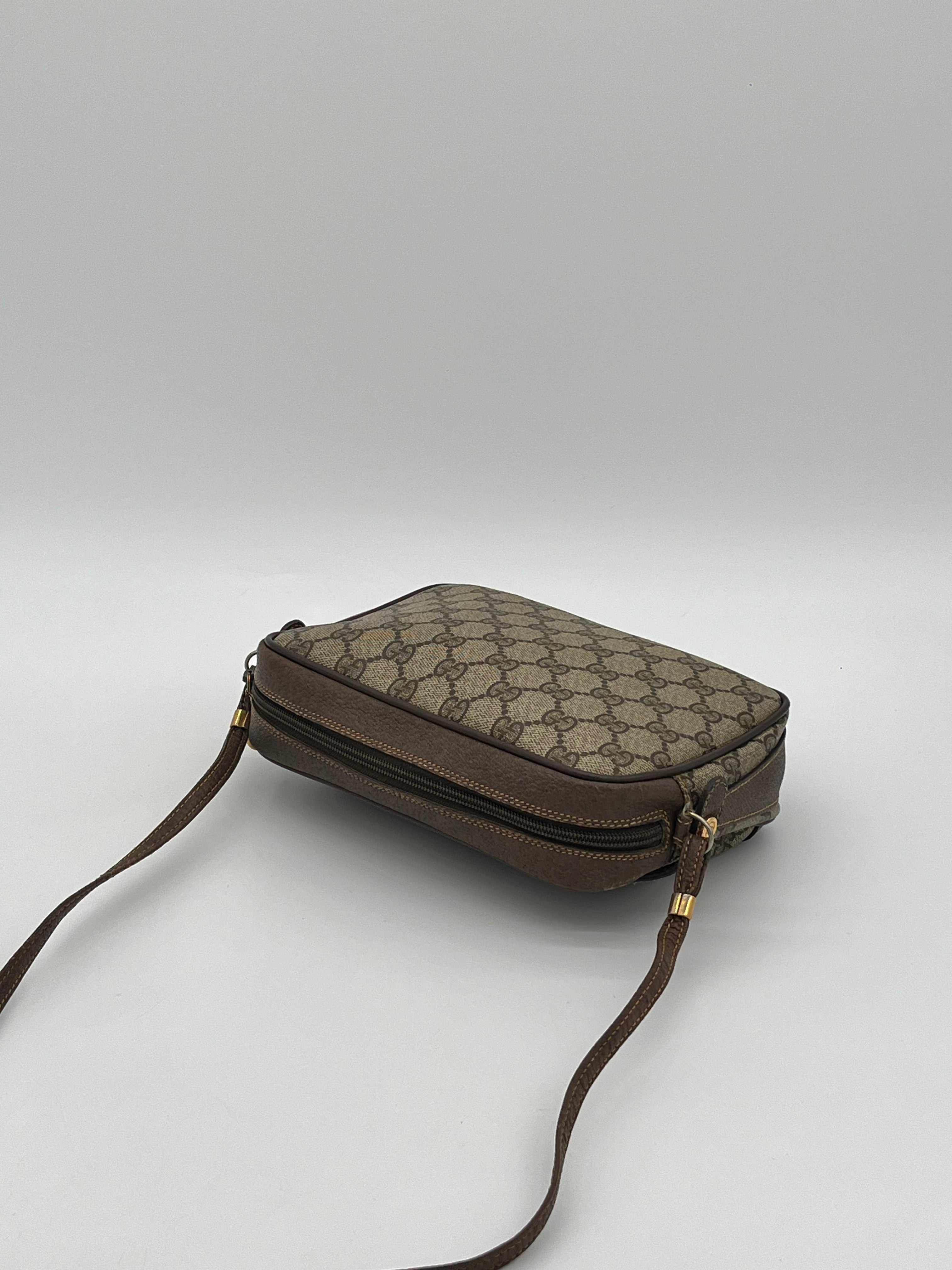 Gucci Supreme Shoulderbag