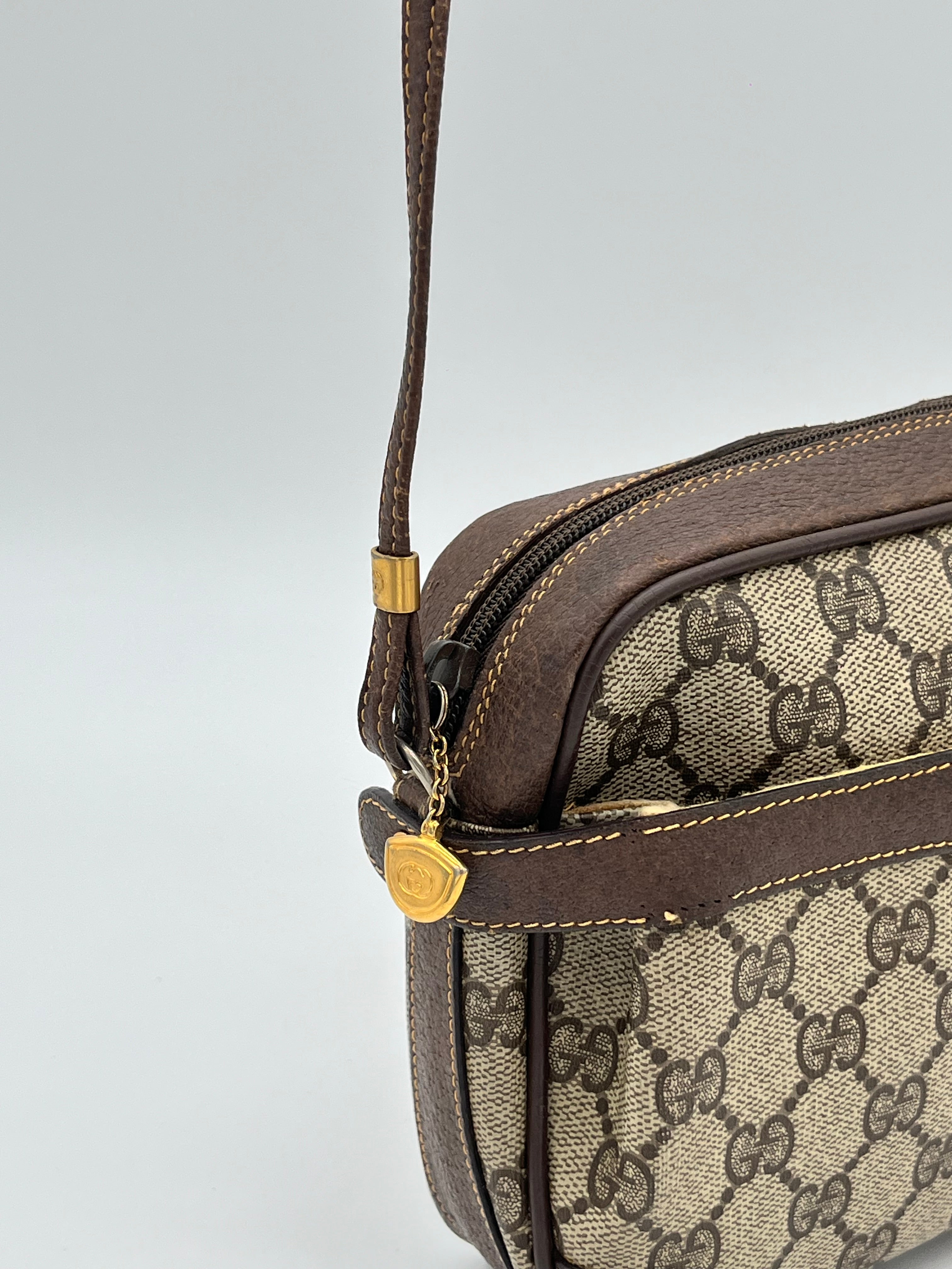 Gucci Supreme Shoulderbag