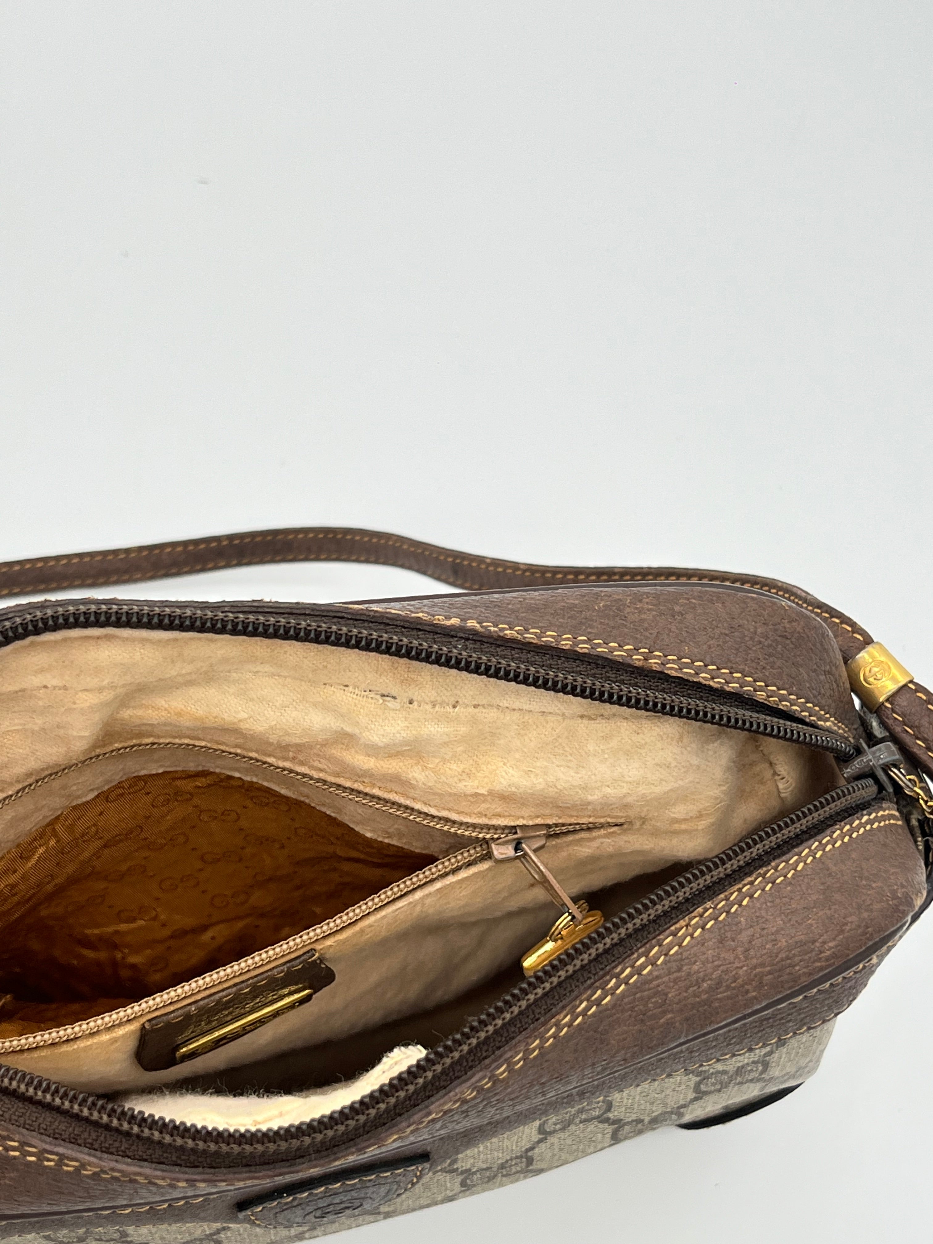 Gucci Supreme Shoulderbag