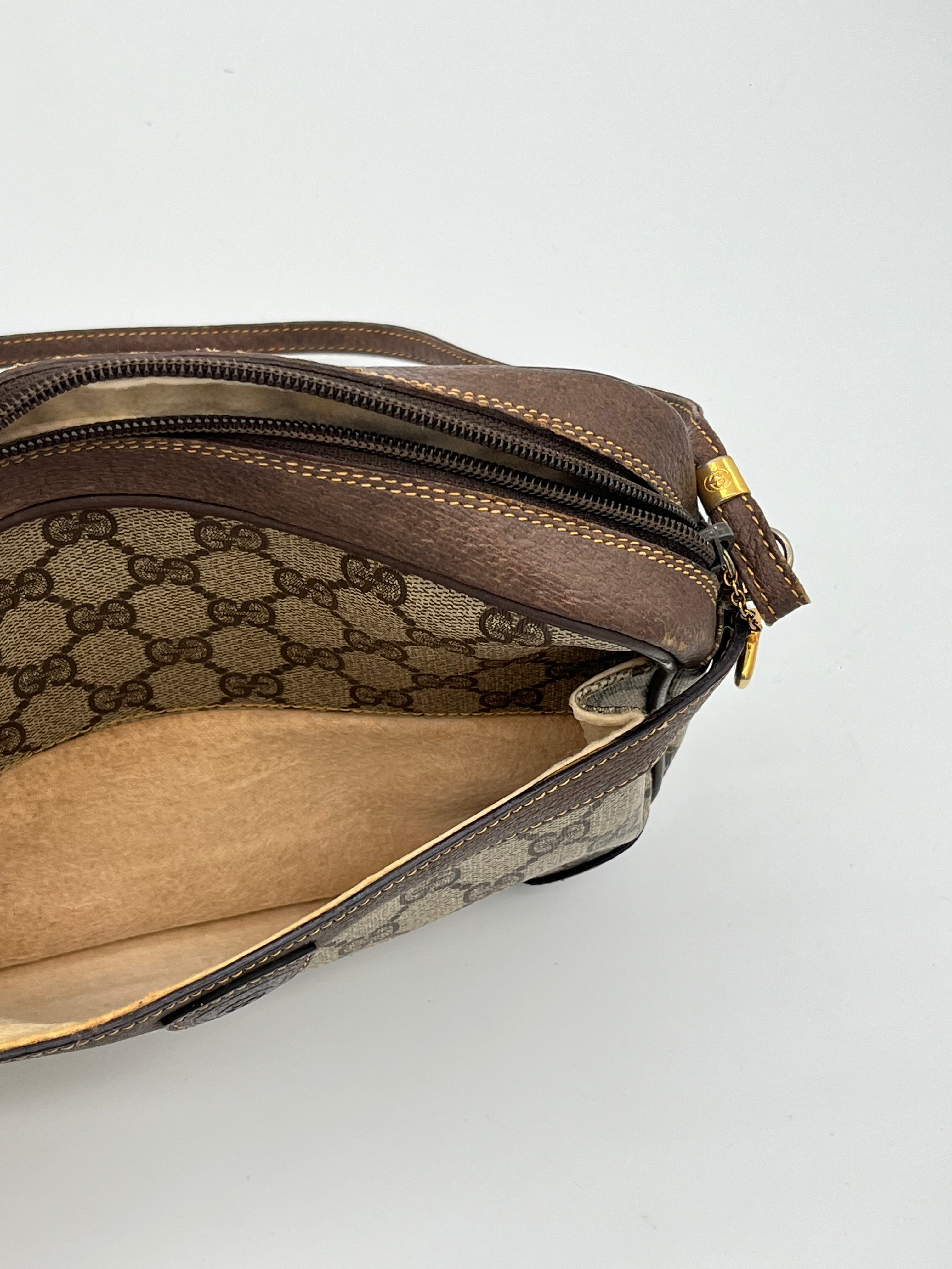 Gucci Supreme Shoulderbag