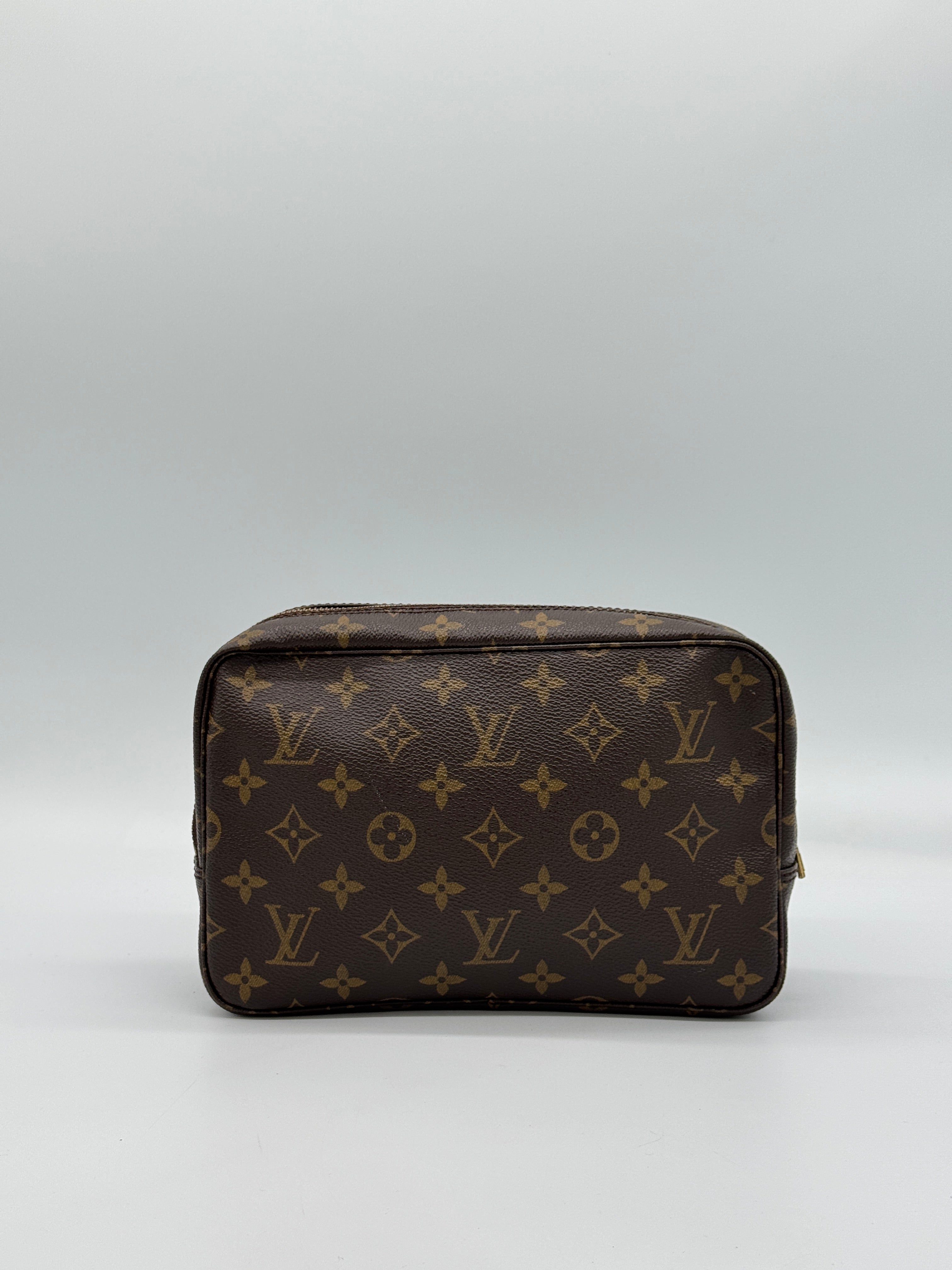 Louis Vuitton Trousse 23
