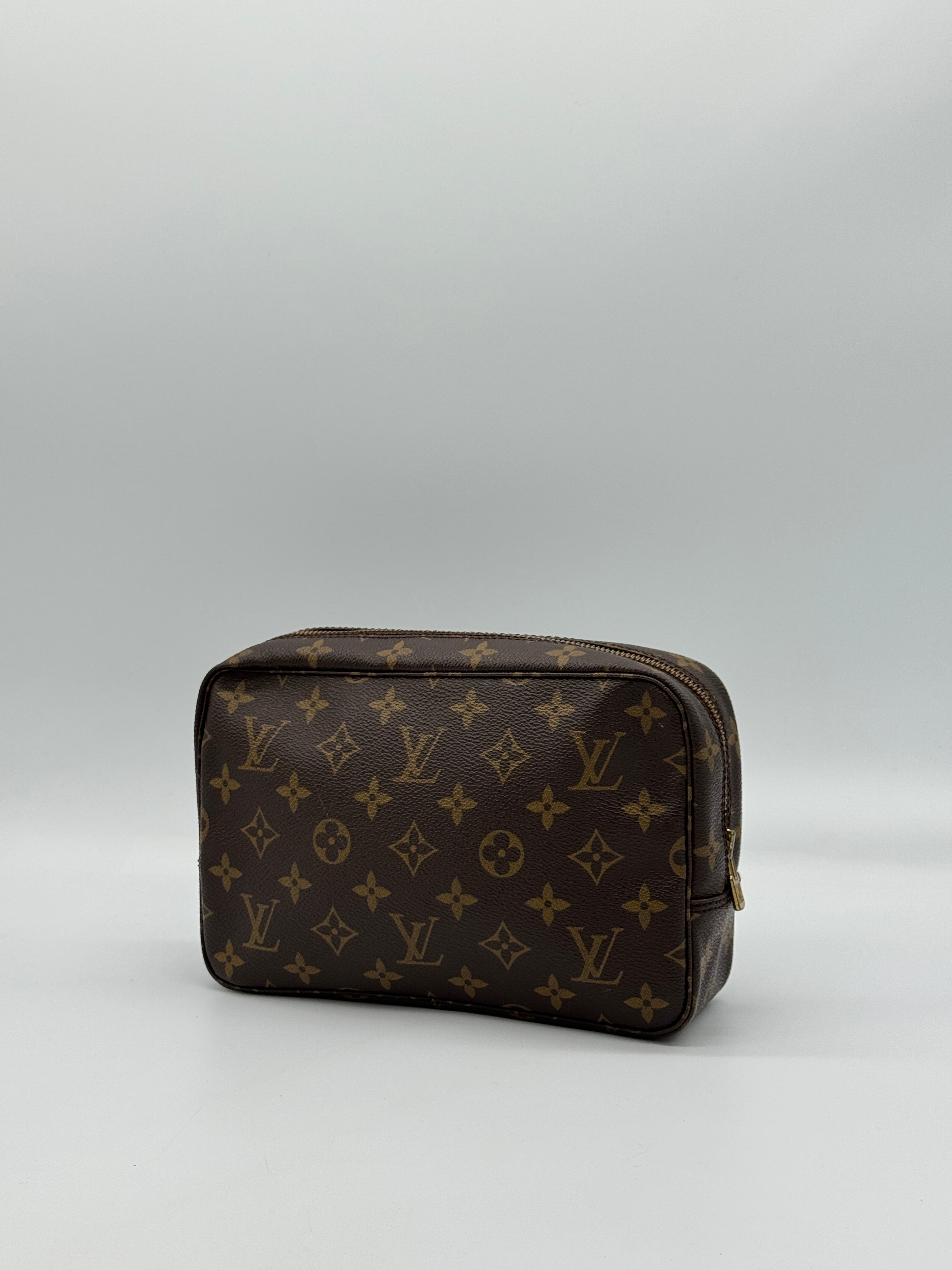 Louis Vuitton Trousse 23