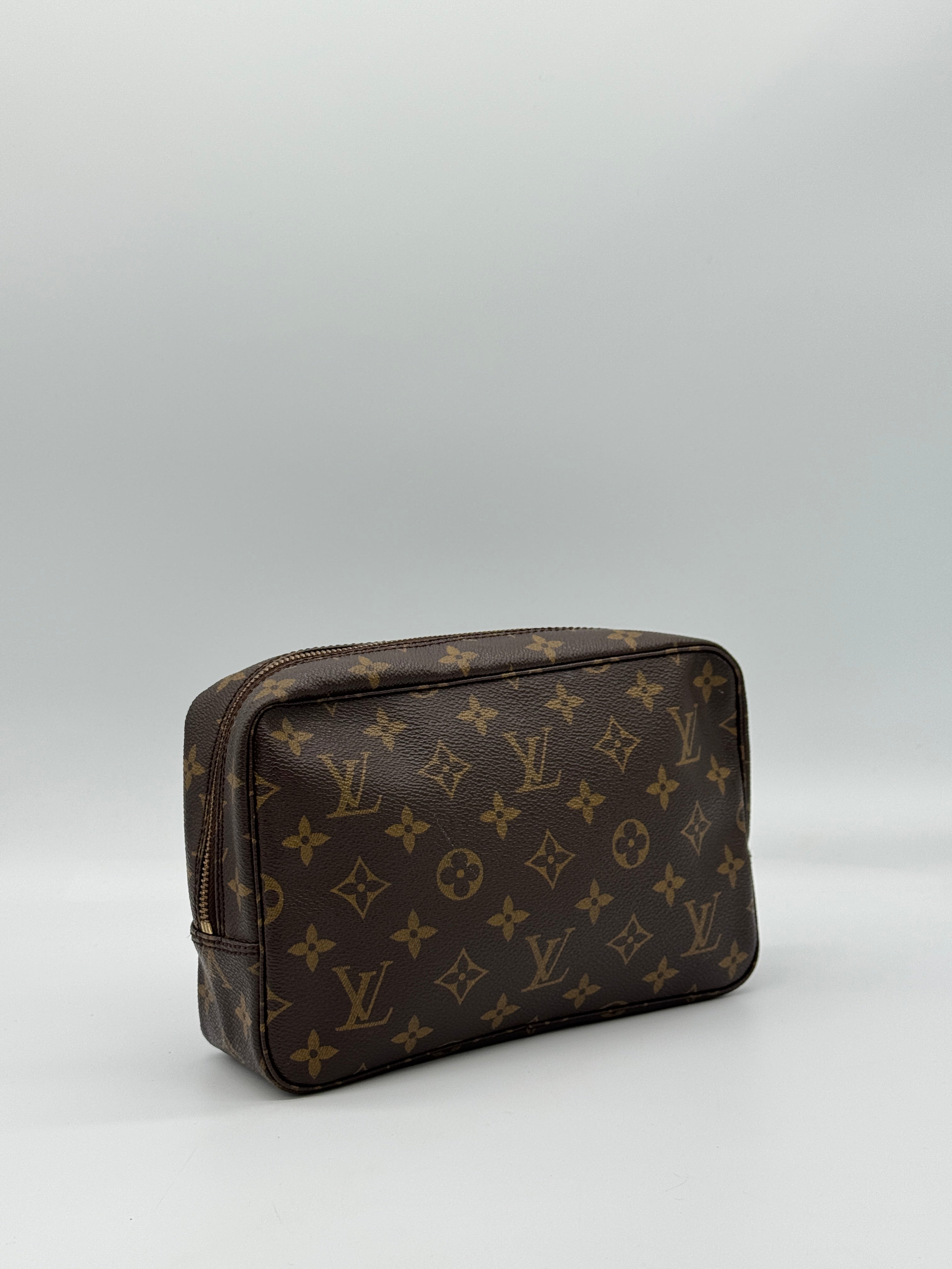 Louis Vuitton Trousse 23