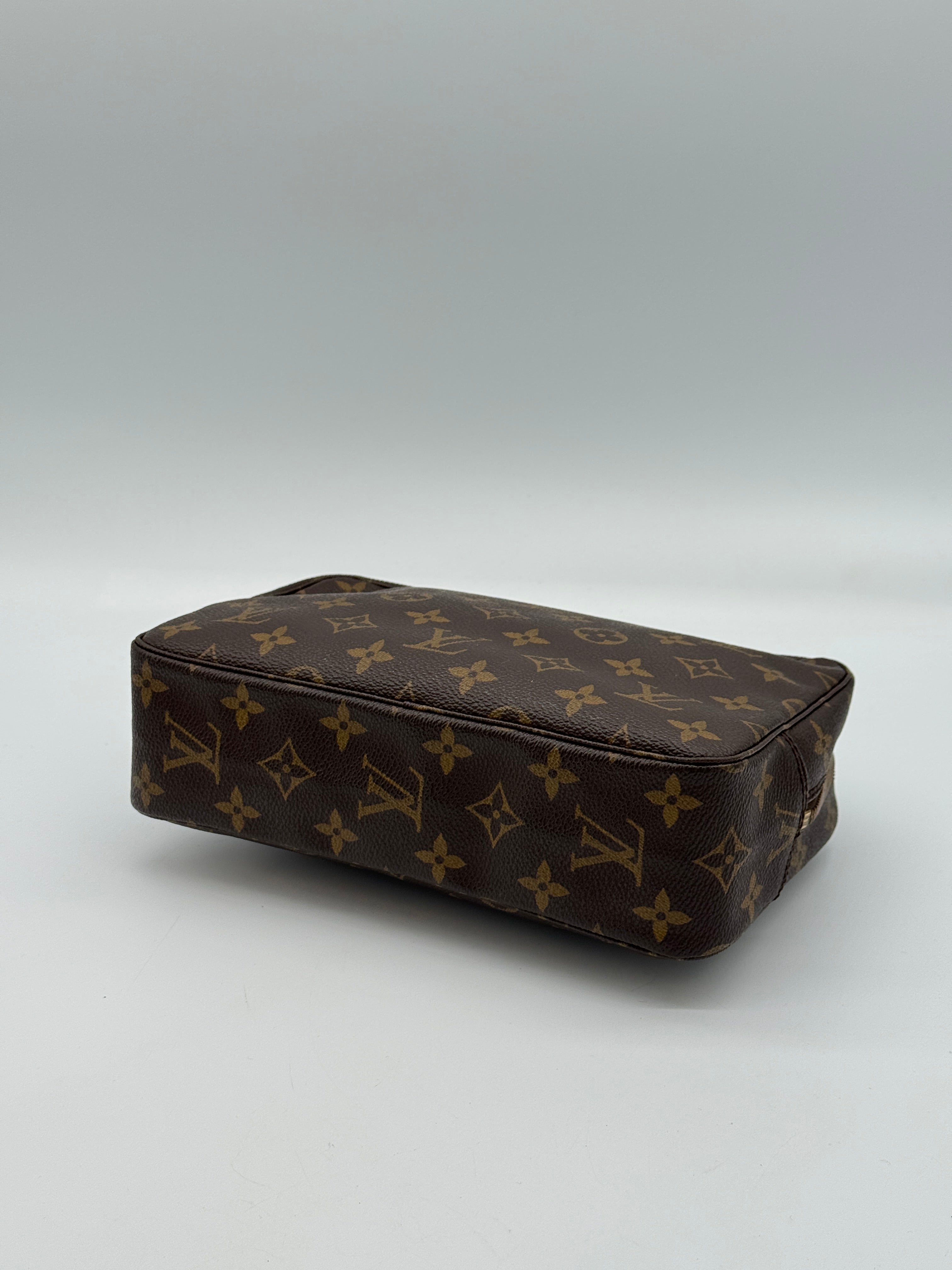 Louis Vuitton Trousse 23