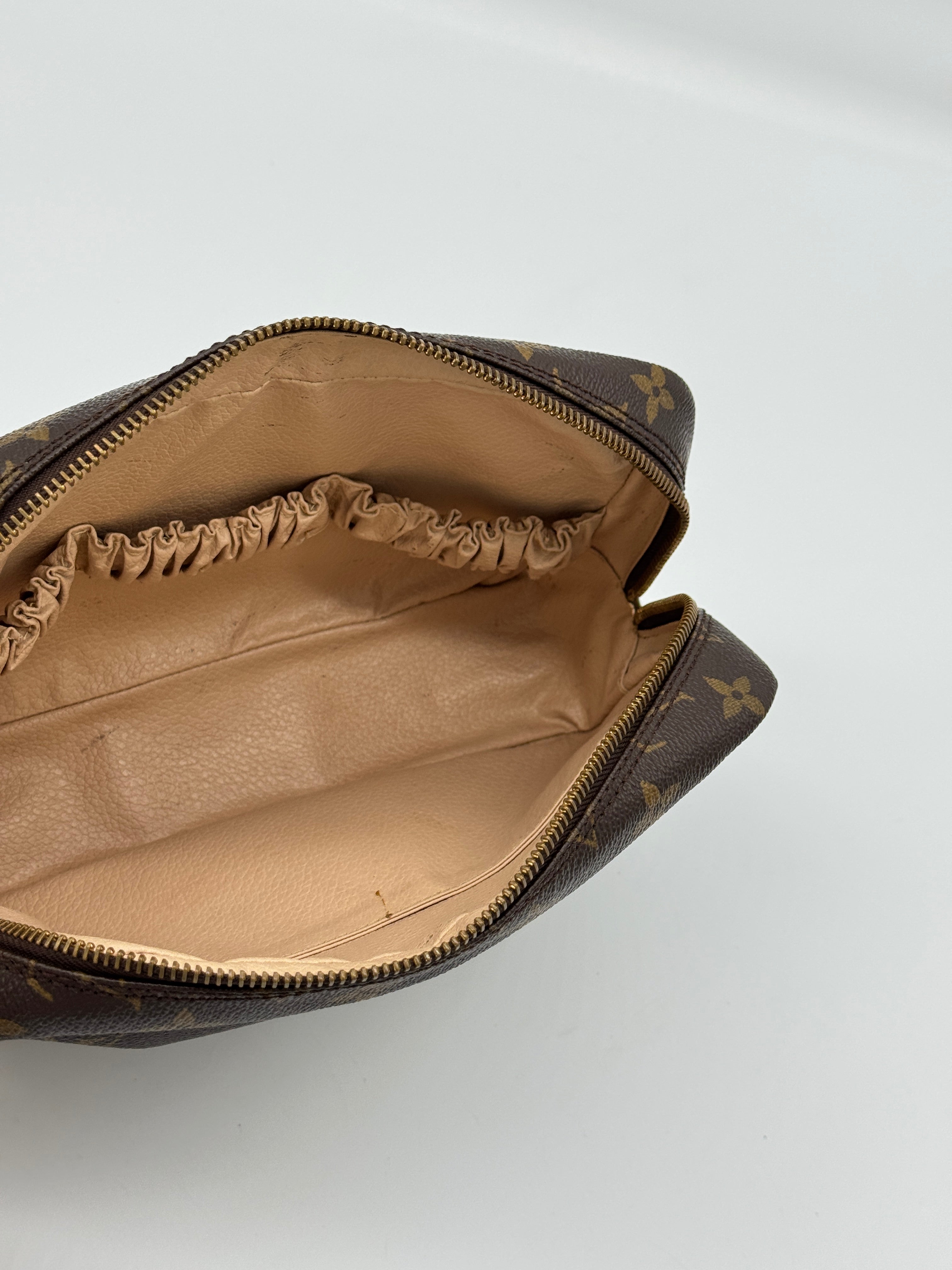 Louis Vuitton Trousse 23