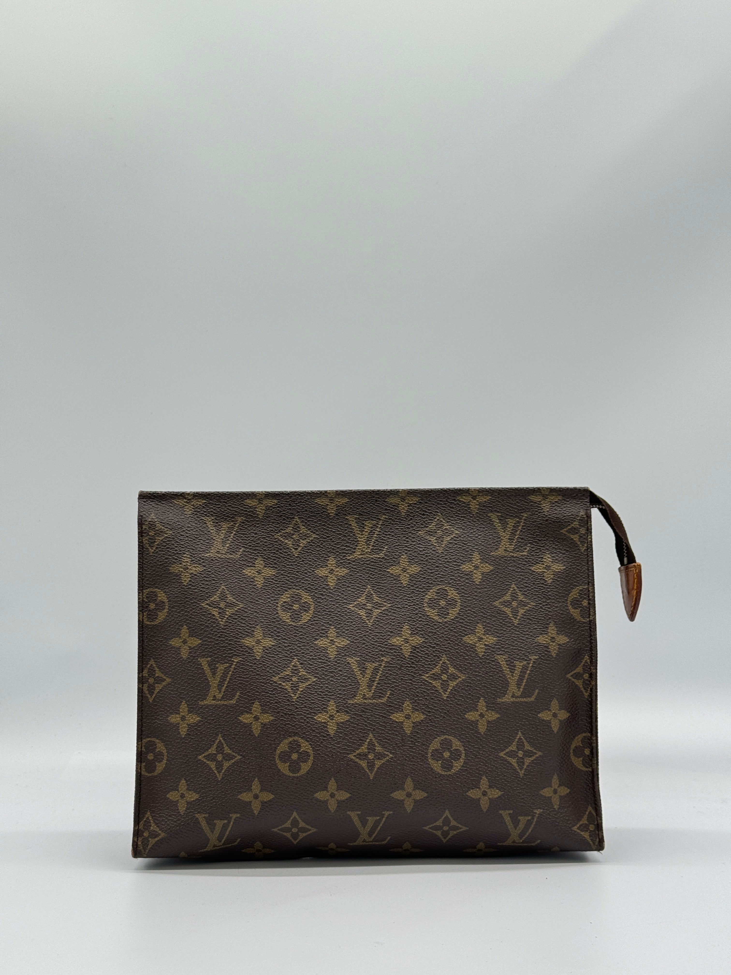 Louis Vuitton Toiletry 26