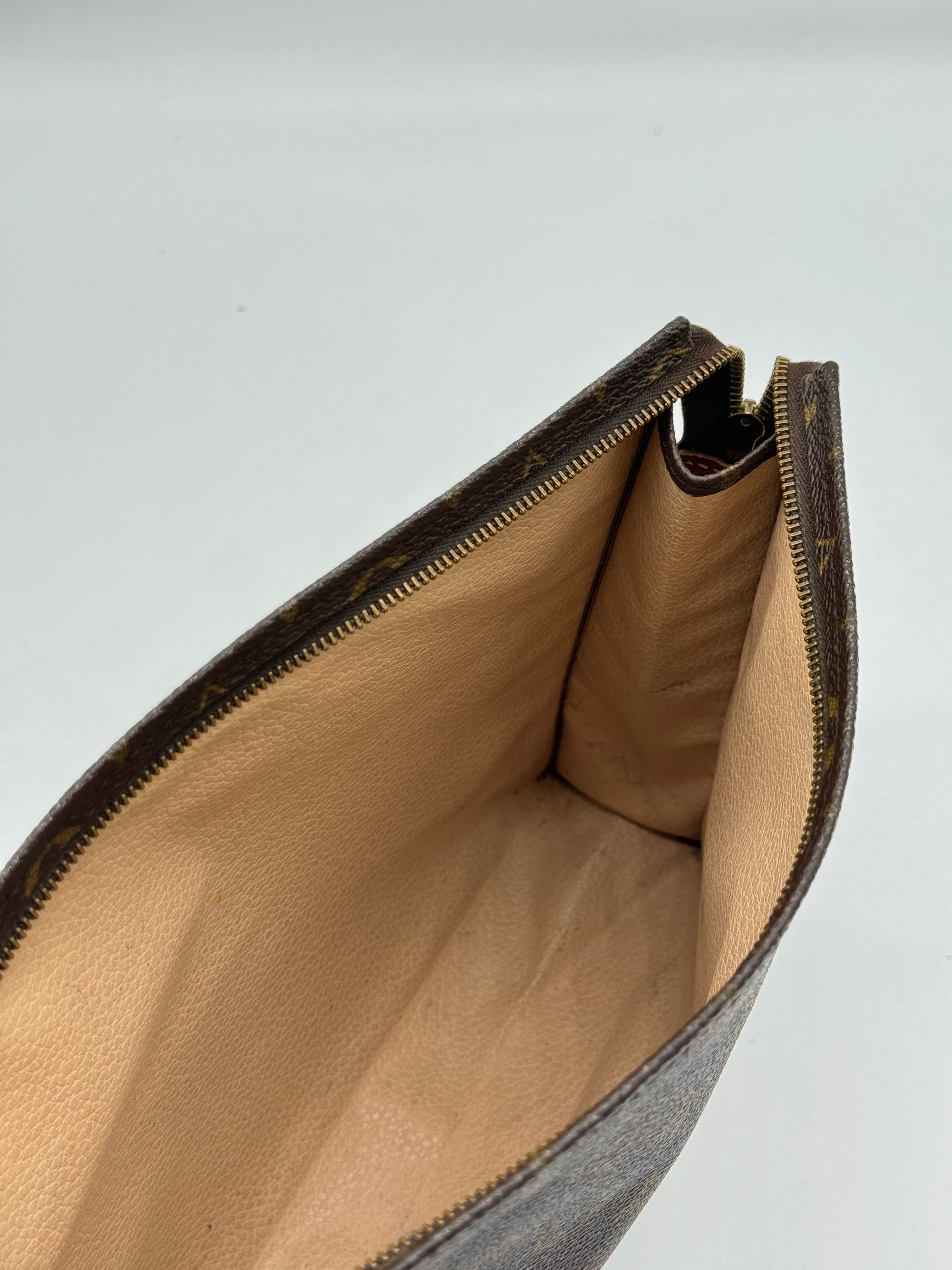 Louis Vuitton Toiletry 26