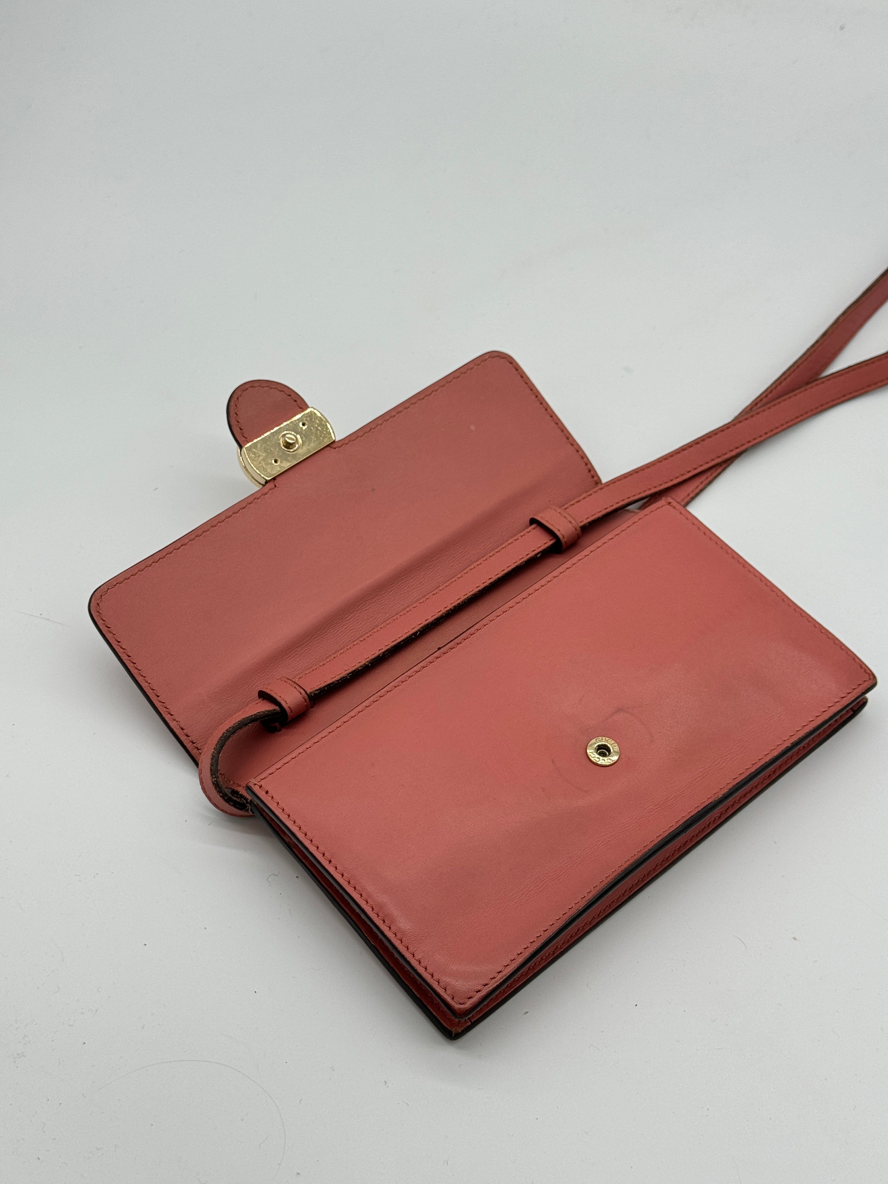 Gucci Wallet on Chain