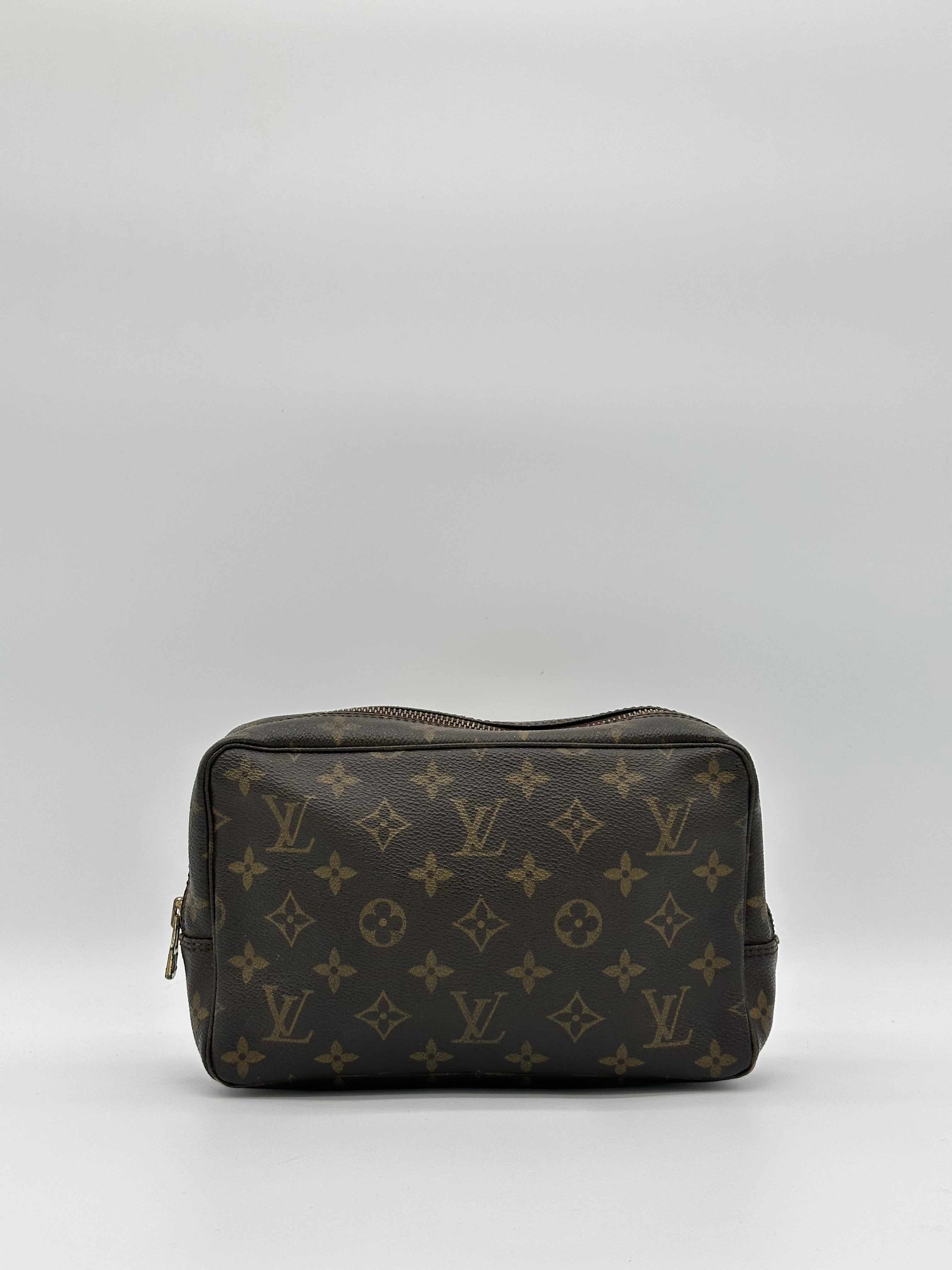 Louis Vuitton Trousse 23