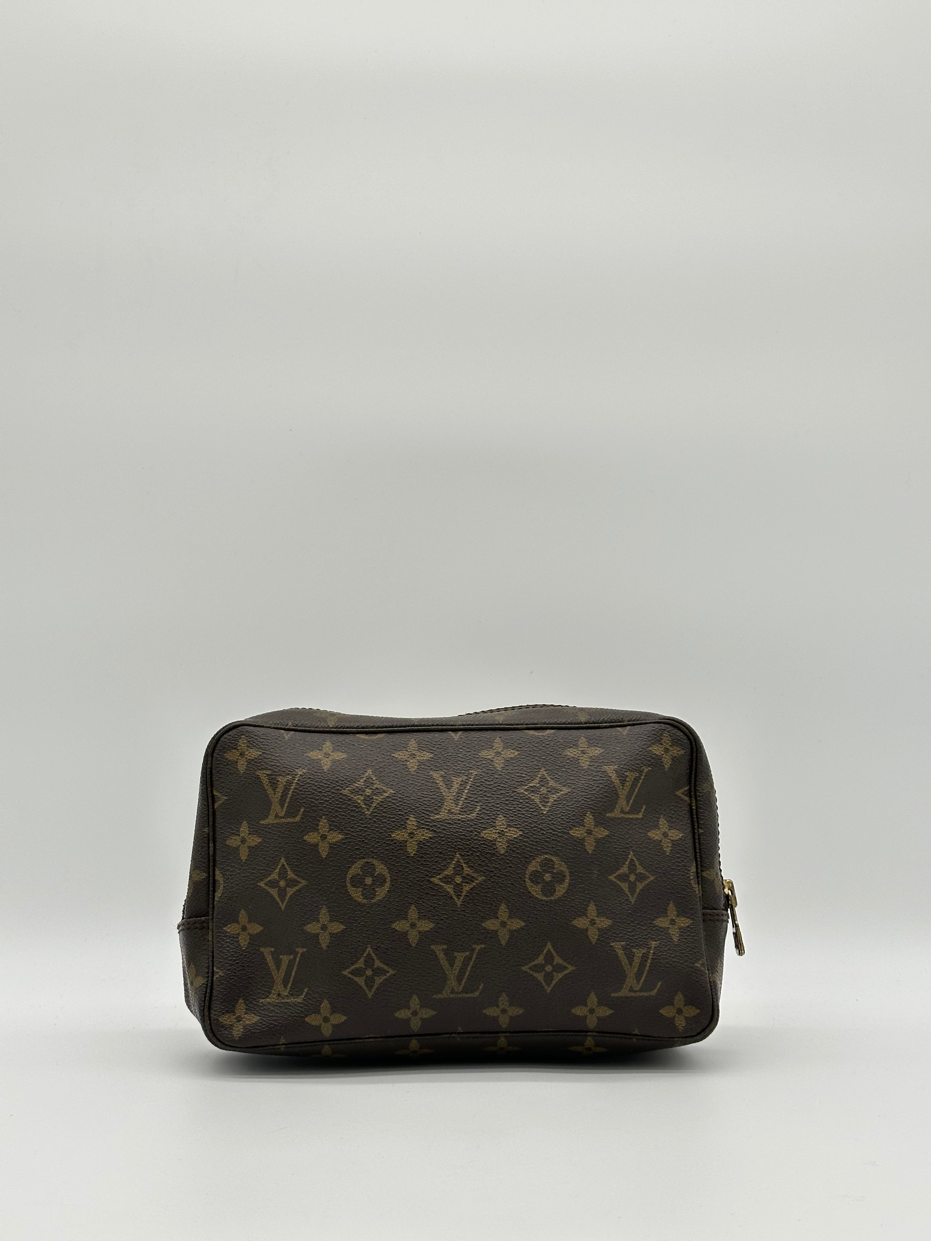Louis Vuitton Trousse 23