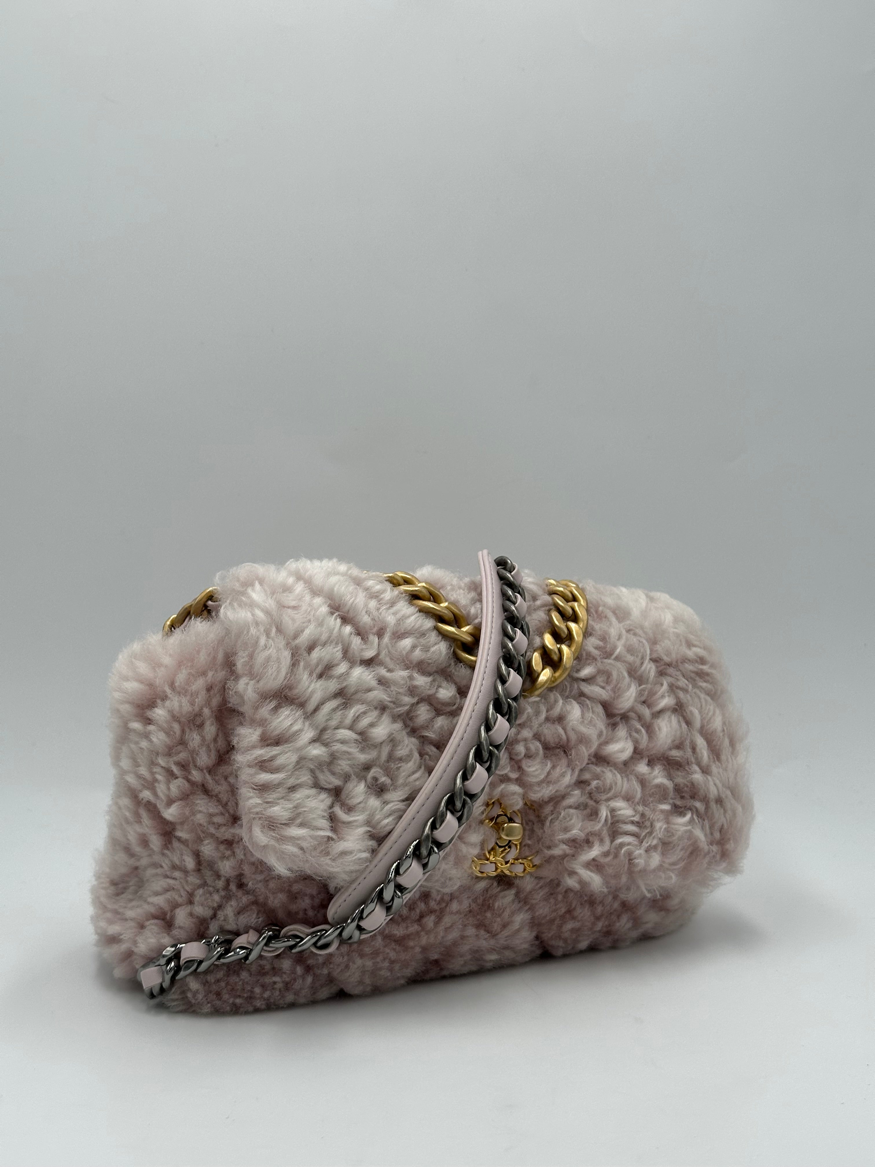 Chanel 19