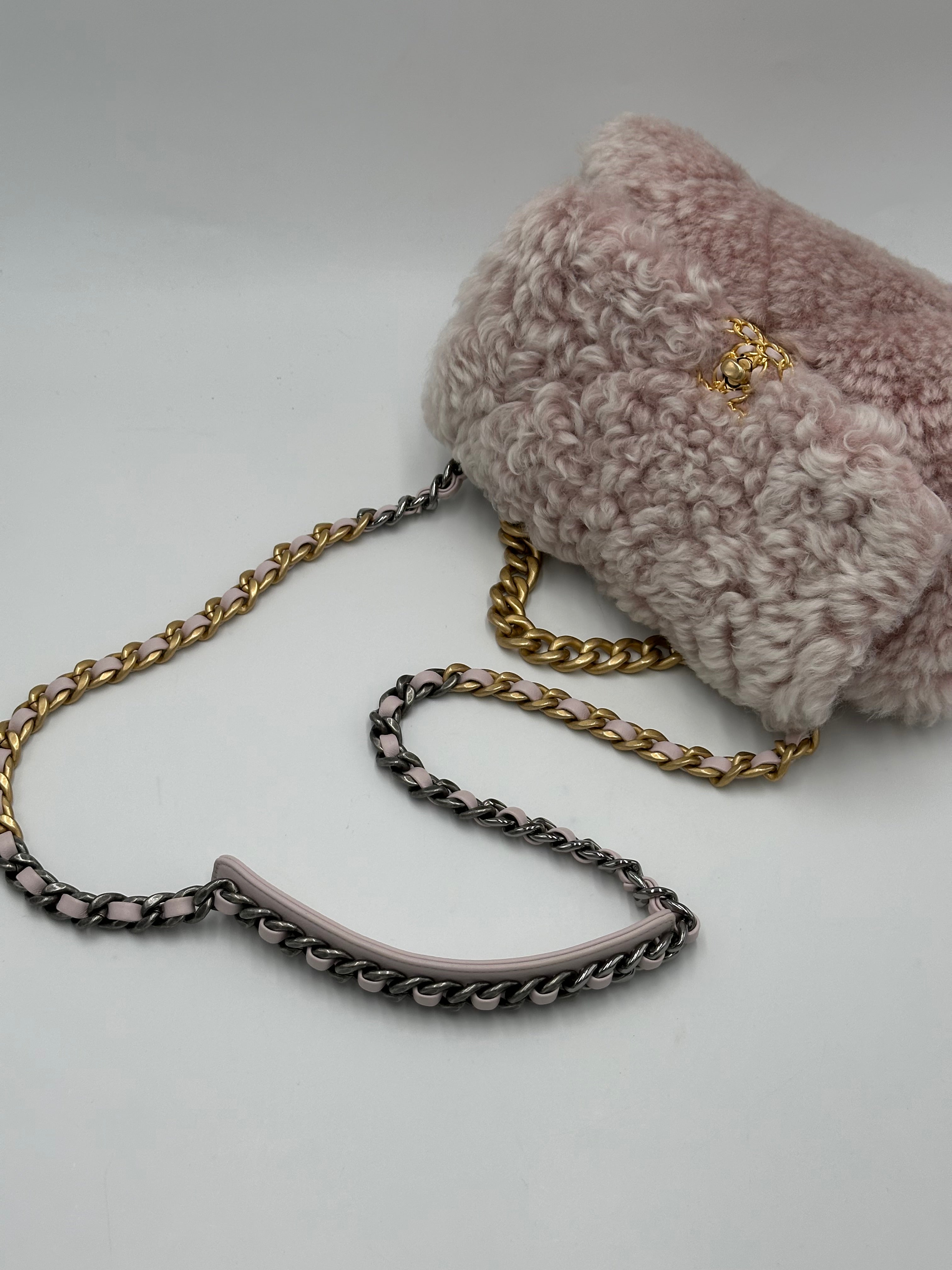 Chanel 19