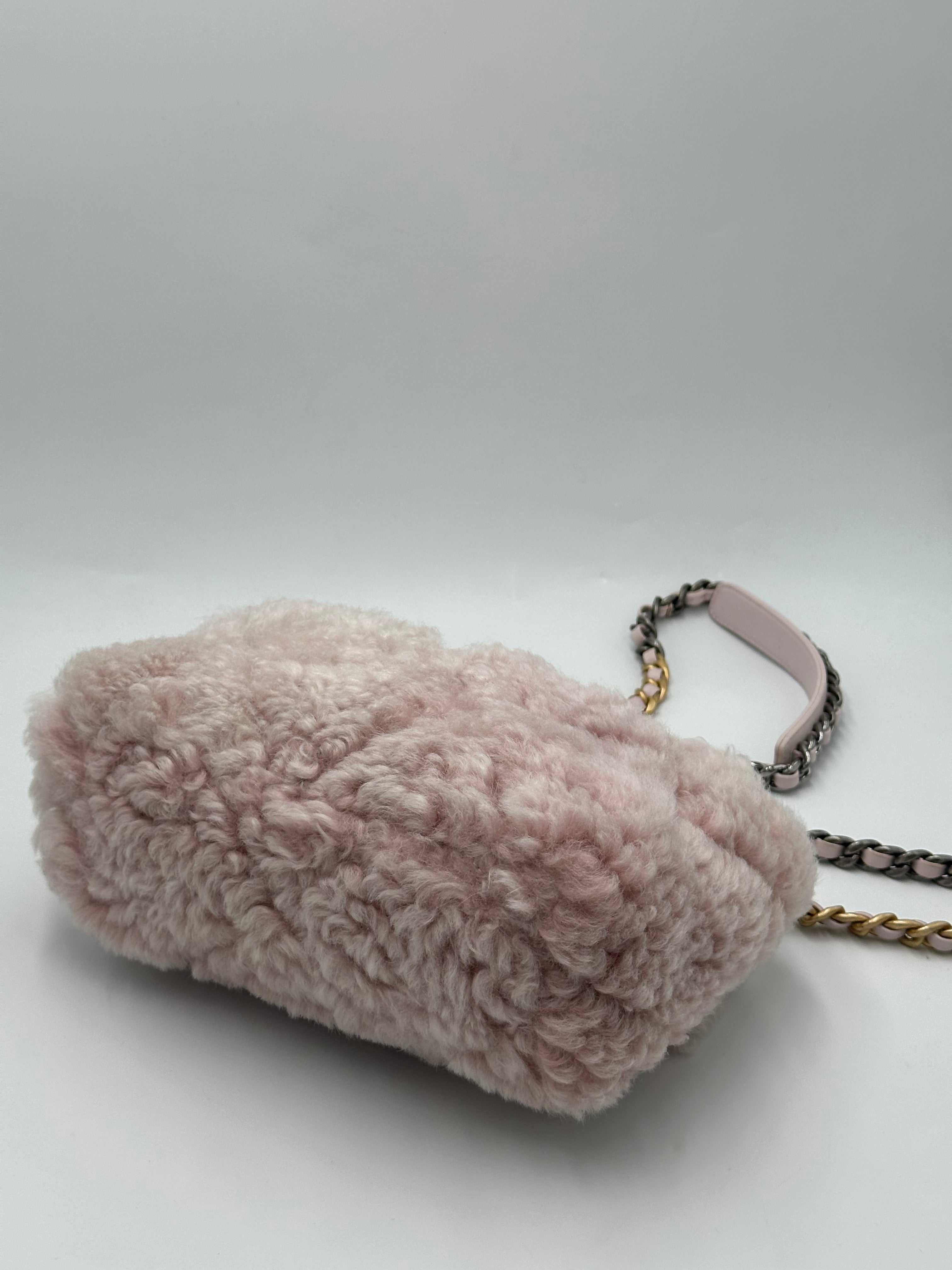 Chanel 19