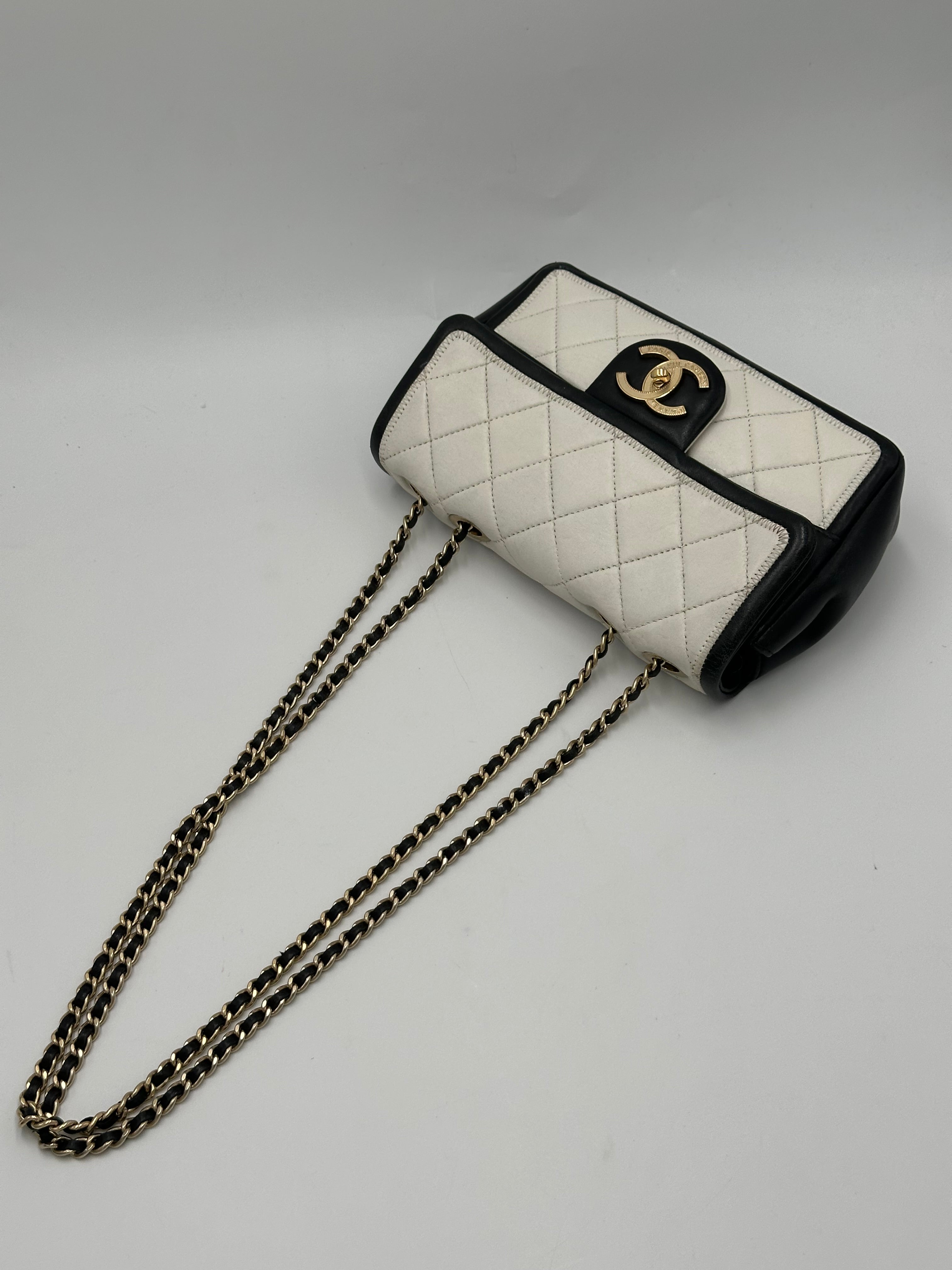 Chanel Matelassé Cuir Noir