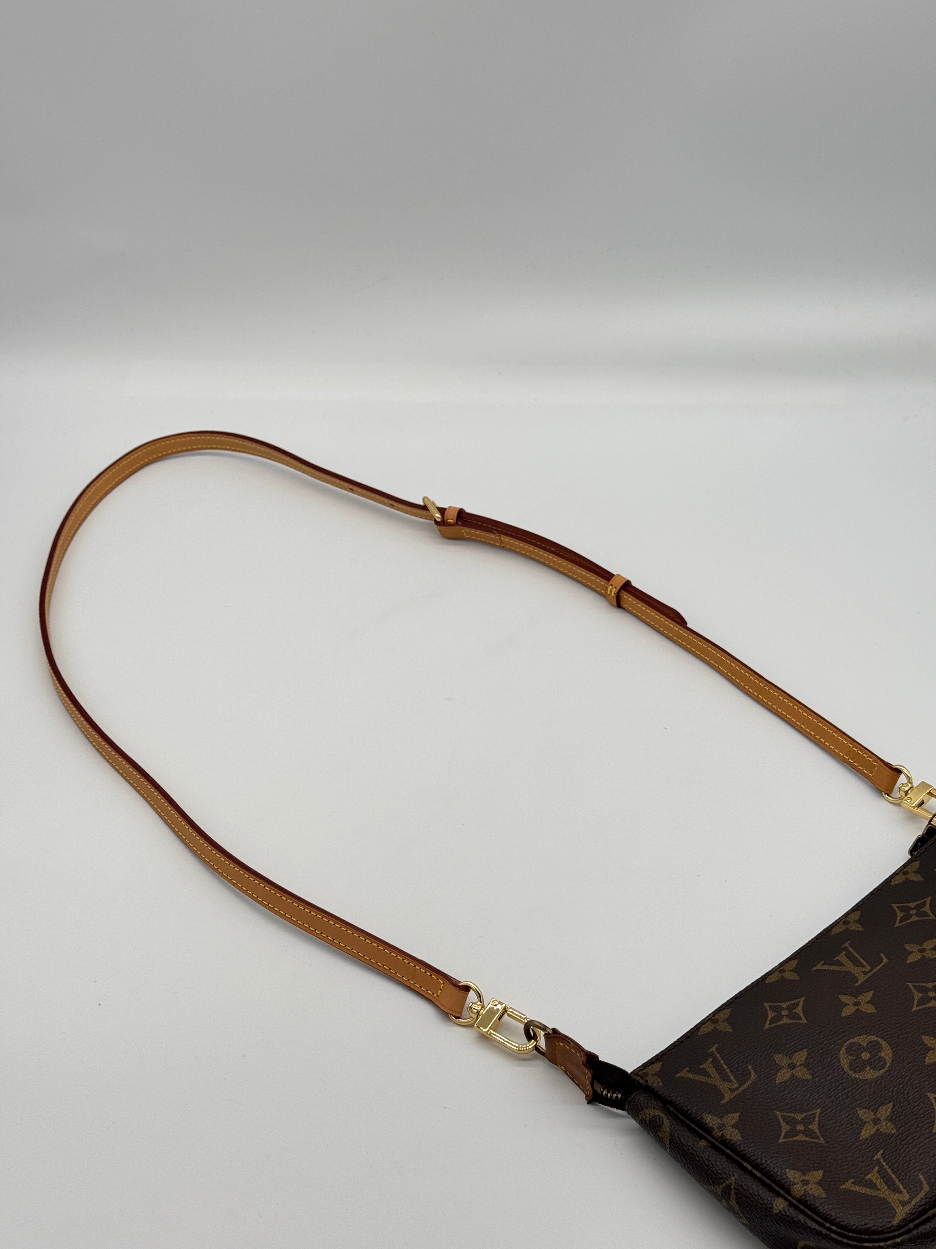 Vachetta crossbody strap