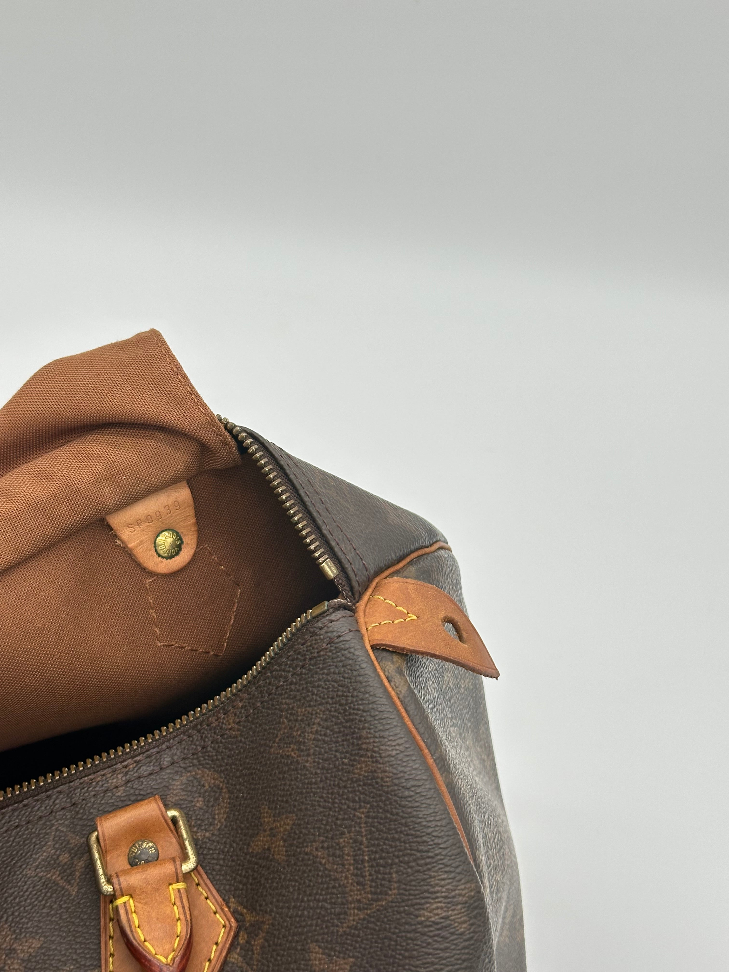 Louis Vuitton Speedy 30