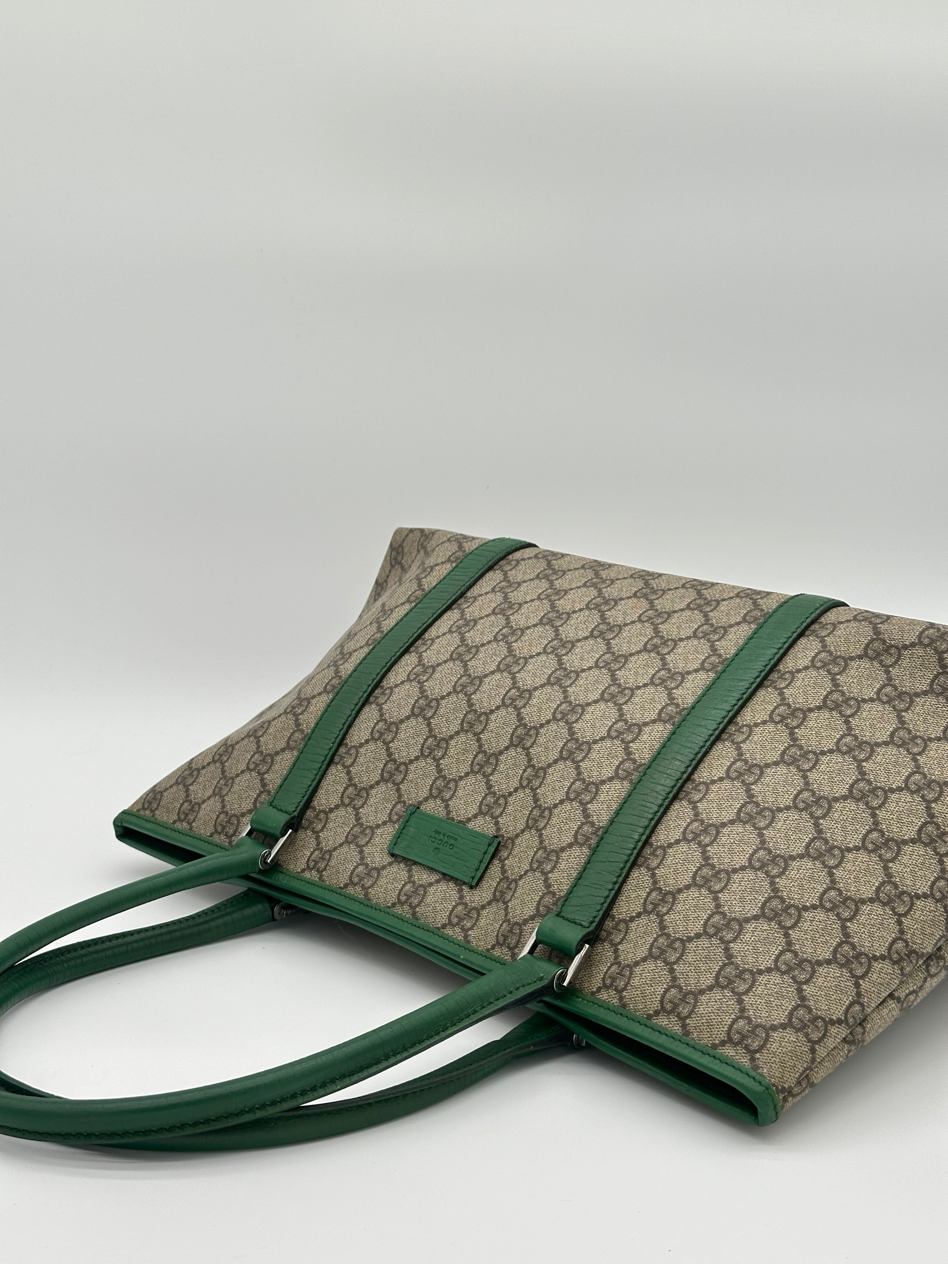 Gucci Medium Supreme Tote Bag