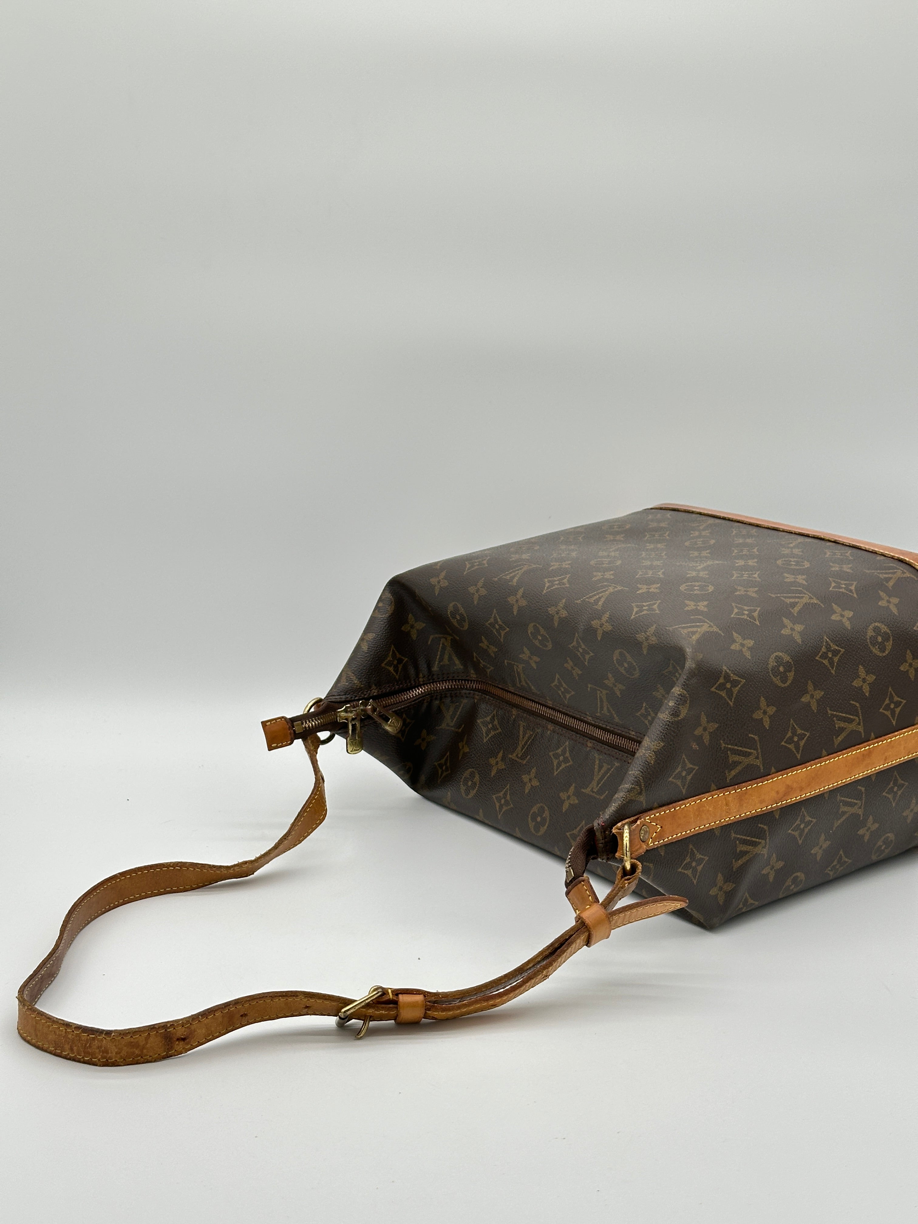Louis Vuitton Amphor Three