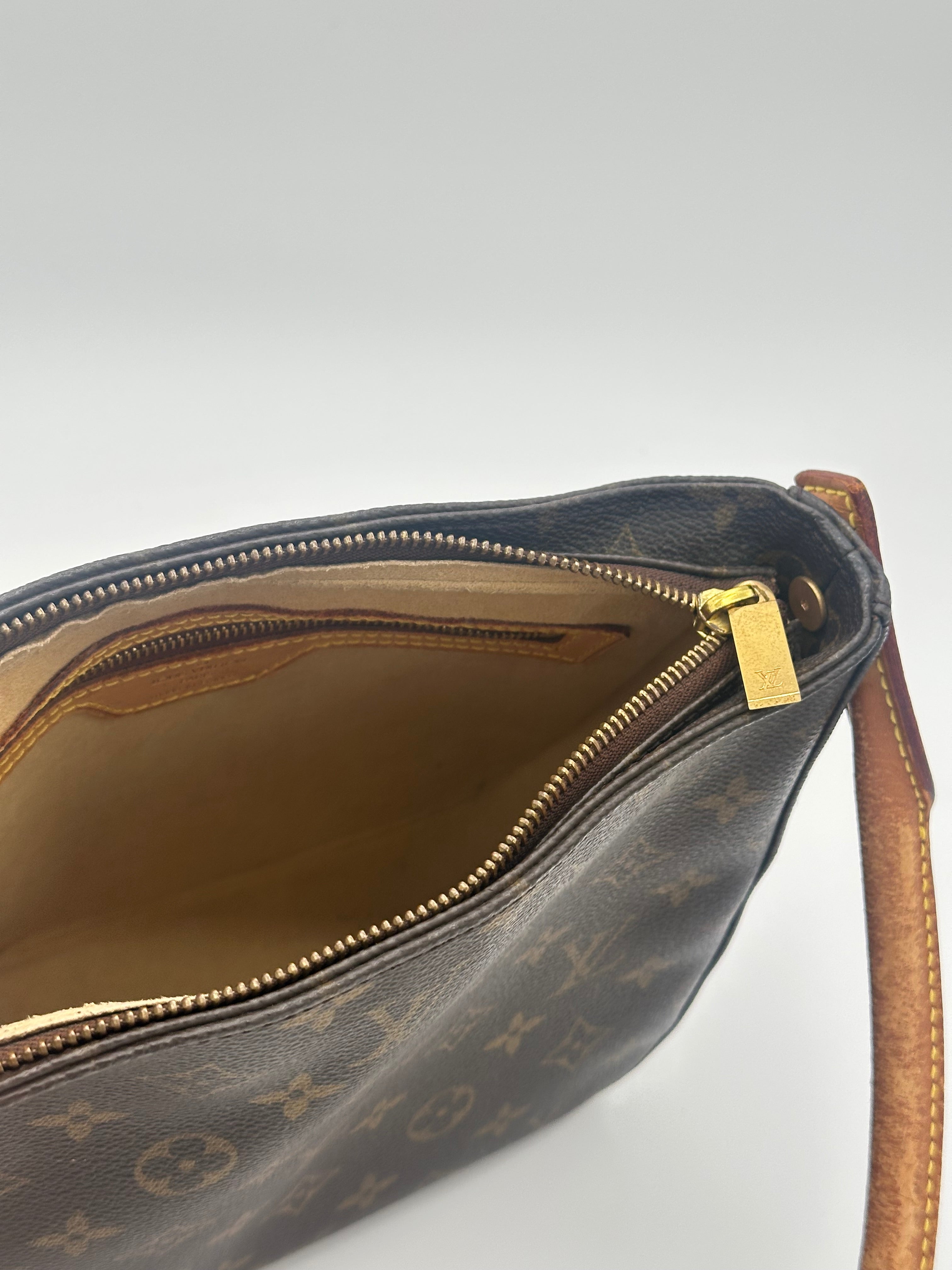 Louis Vuitton Looping MM