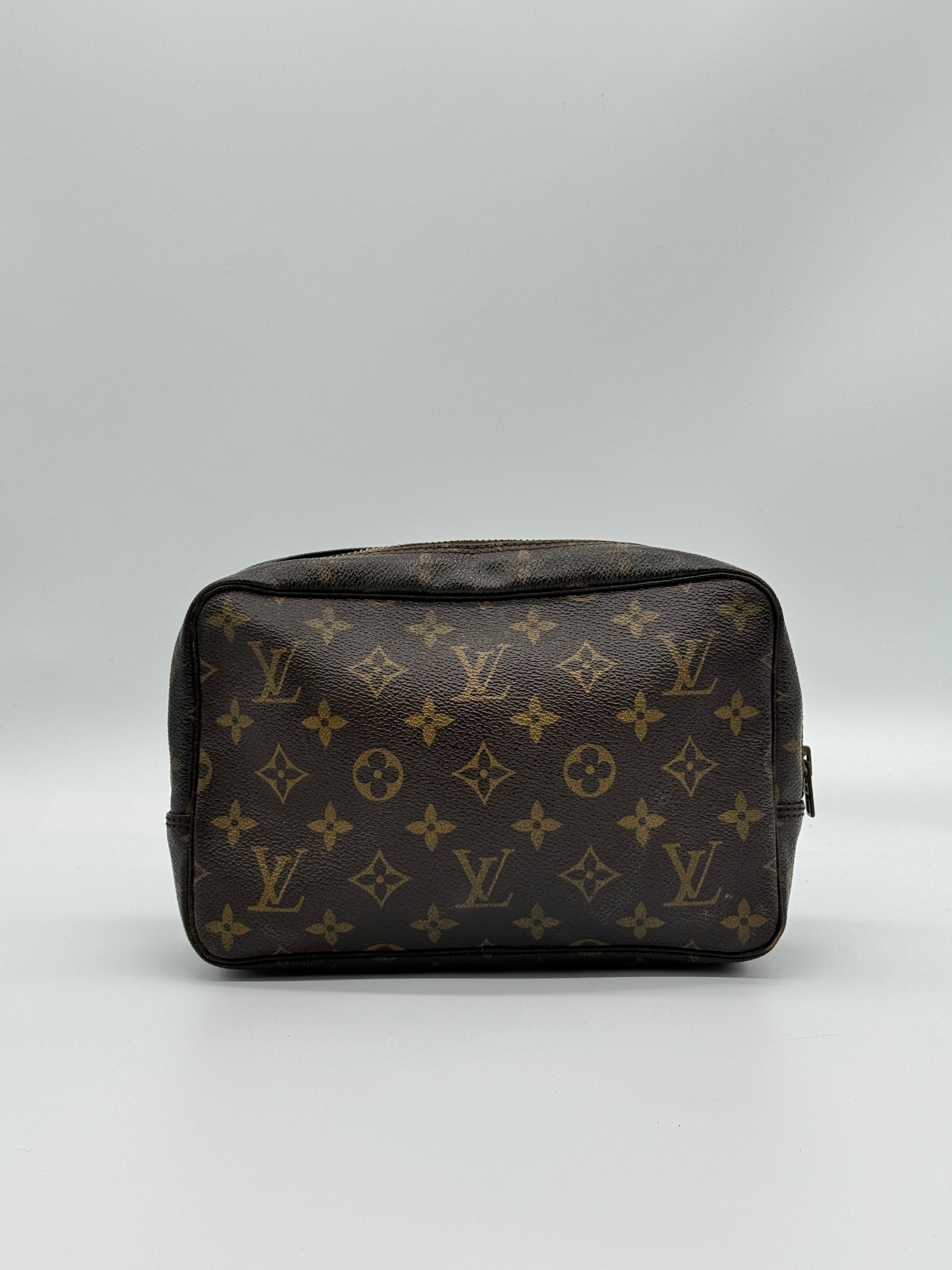Louis Vuitton Trousse 23