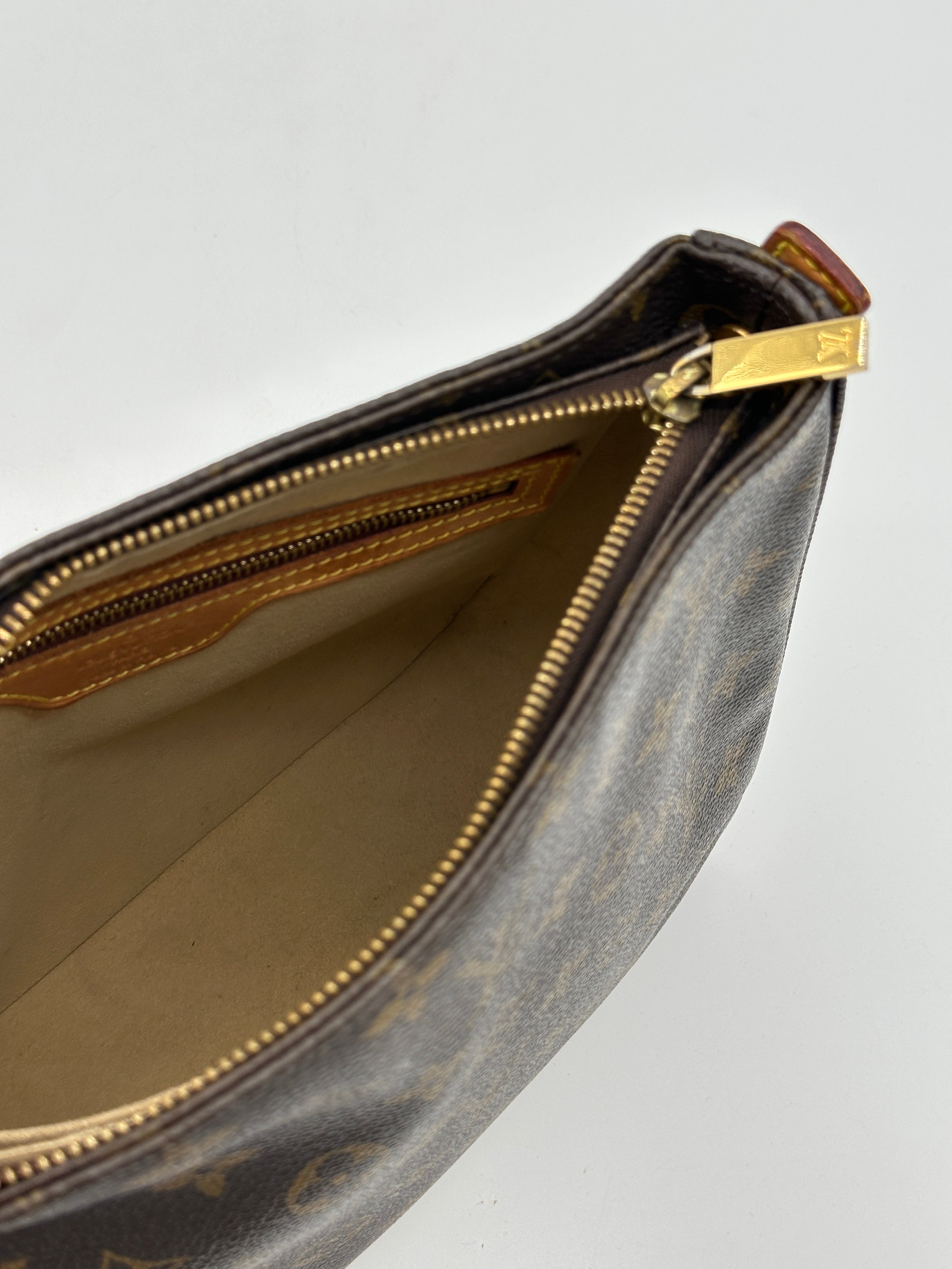 Louis Vuitton Looping MM