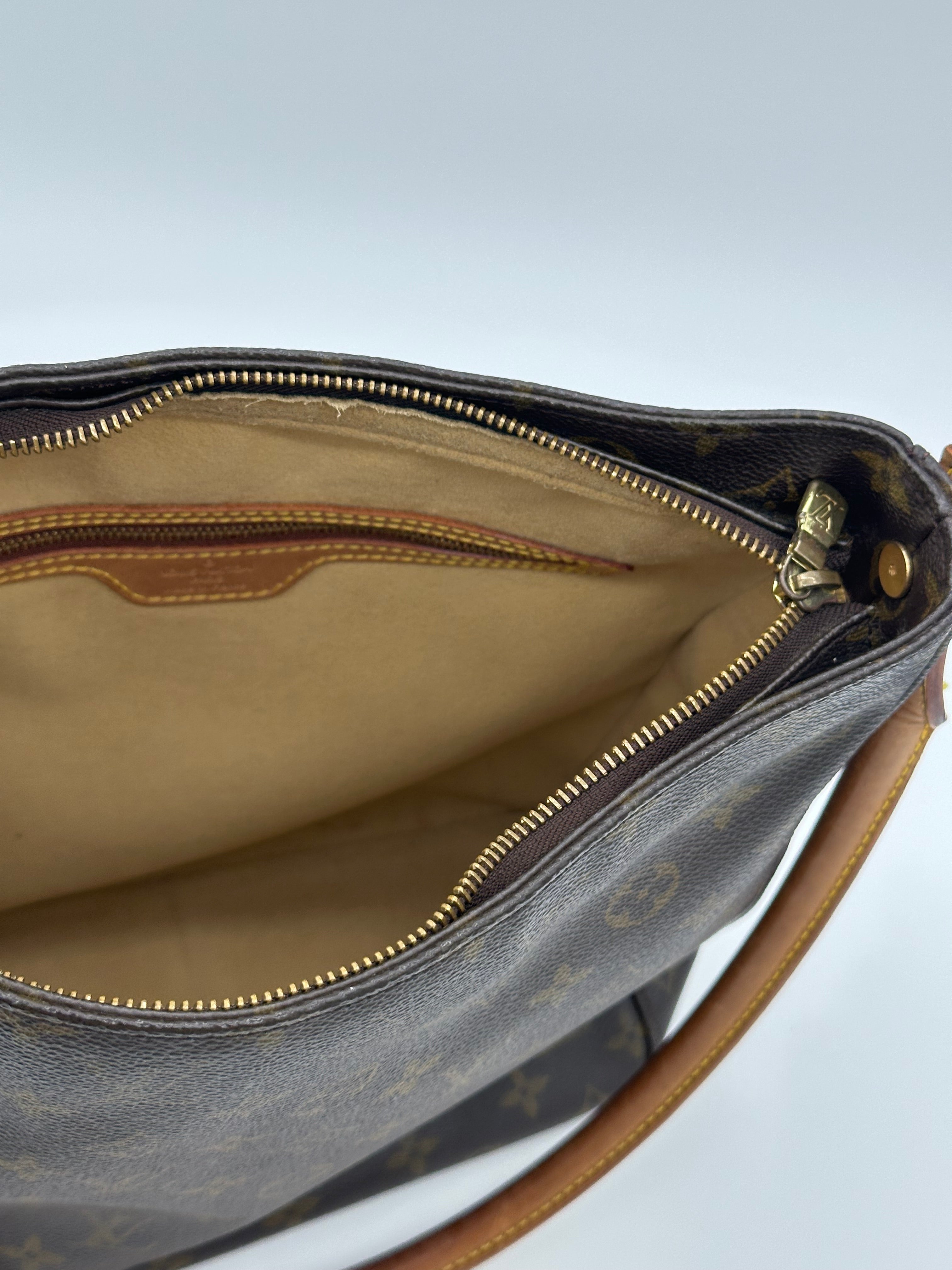 Louis Vuitton Looping GM