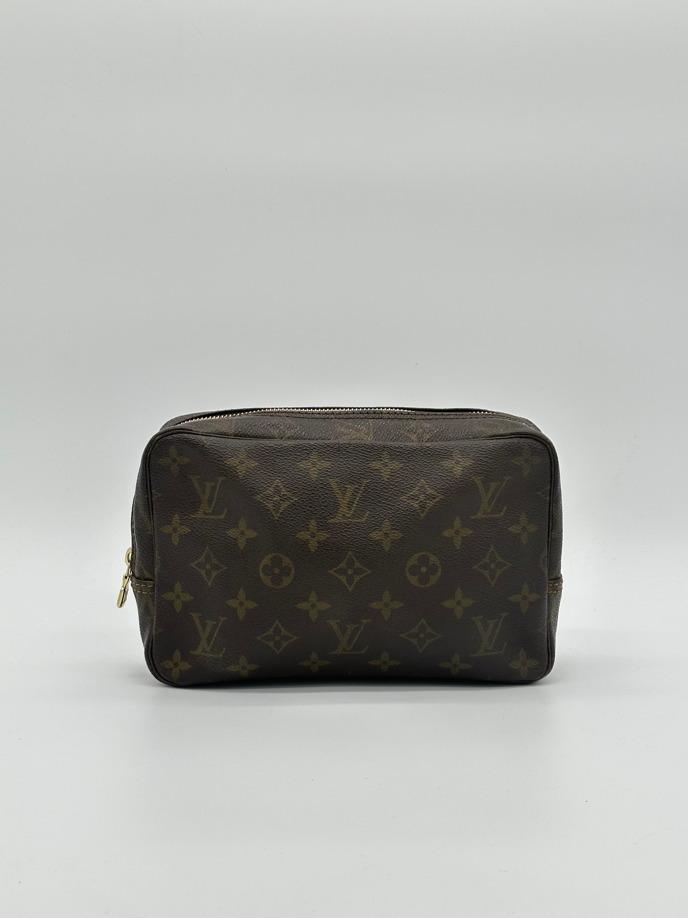 Louis Vuitton Trousse 23